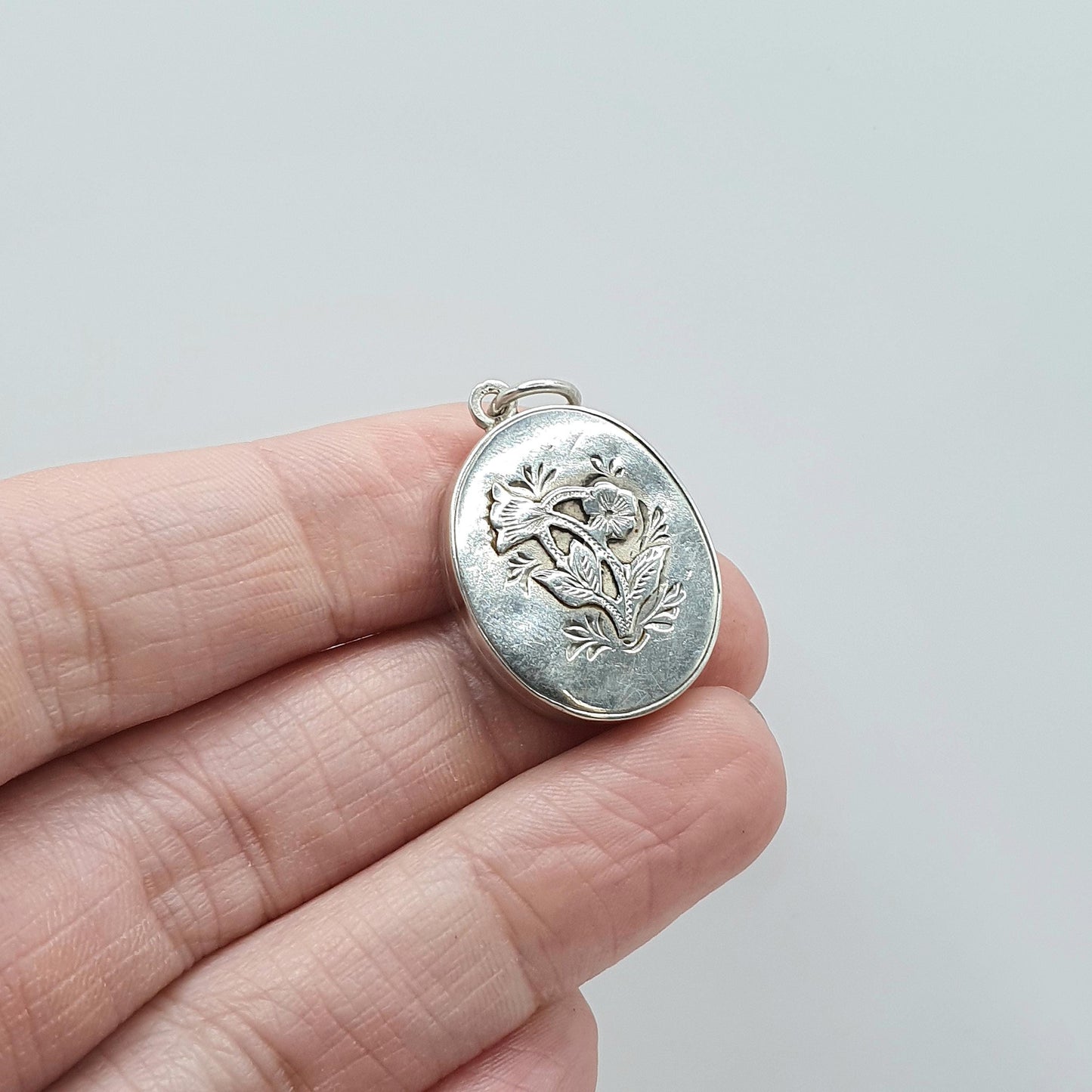 Antique Victorian Sterling Silver Flower Locket Small Oval Picture Photo Picture Keepsake Gift Womens Jewelry Jewellery