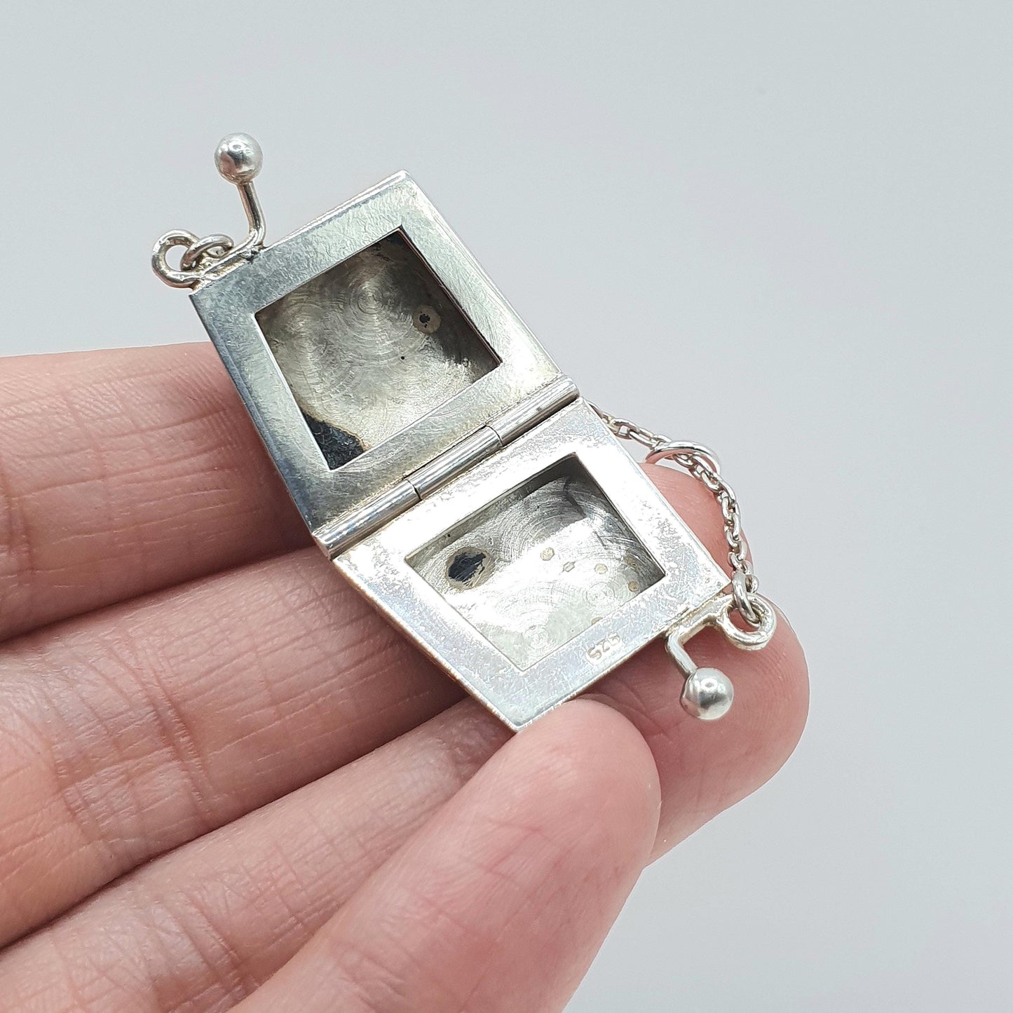Vintage Sterling Silver Purse Handbag Locket Hand Engraved Pendant Necklace Photo Picture Unisex Jewelry Womens Jewellery
