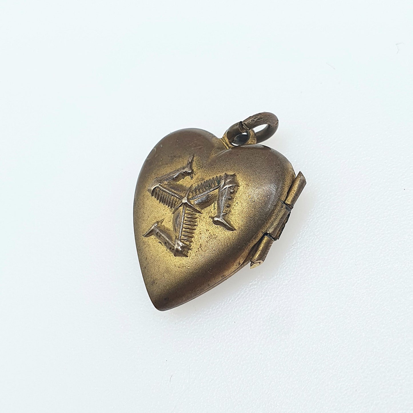 Antique Gold Gilt Isle of Man Heart Locket Manx Flag Cute Sweet Love Romantic Gift Vintage Womens Mens Jewellery Jewelry