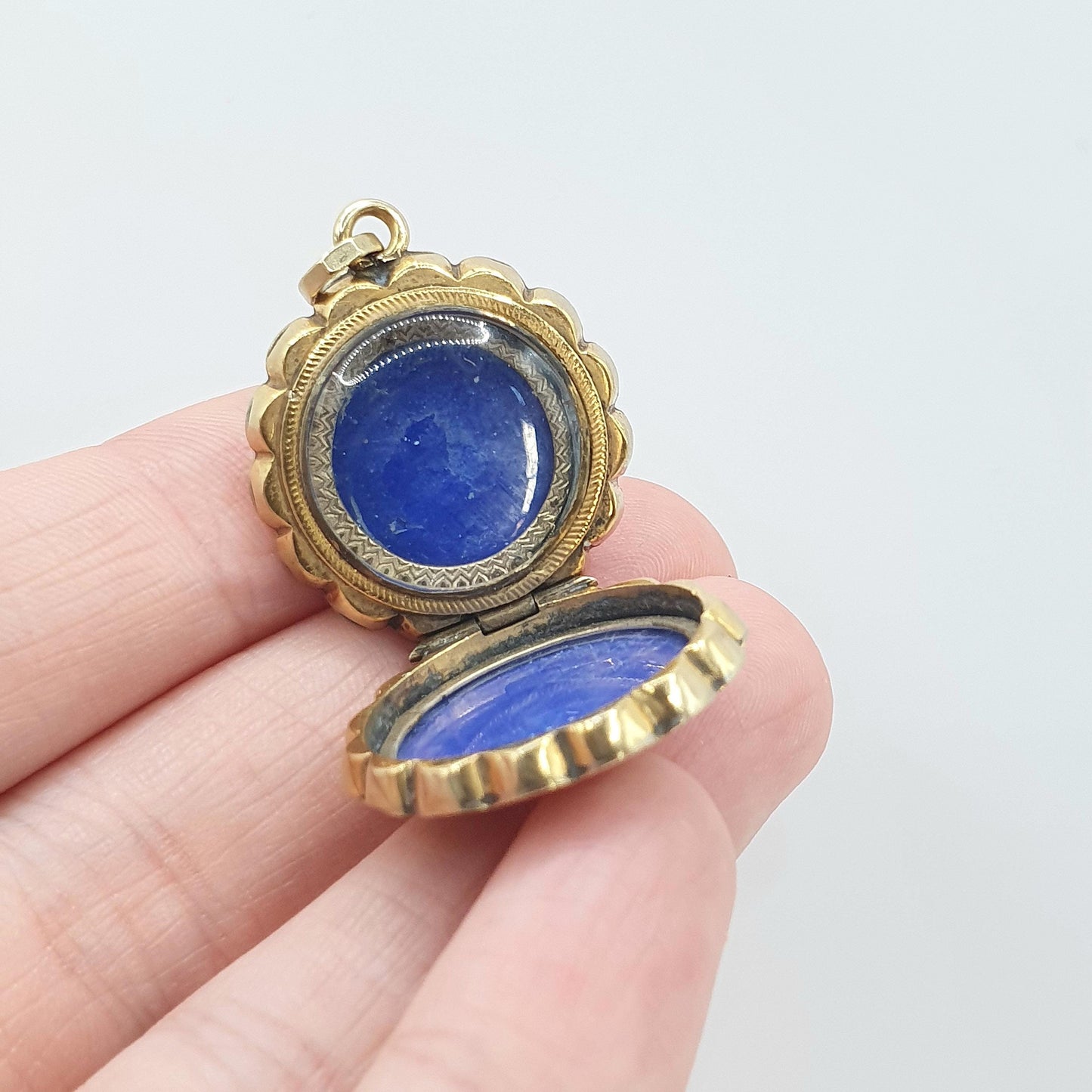 Antique Victorian Rolled Gold Locket Engine Turned Gold Filled Round Vintage Womens Jewellery Jewelry