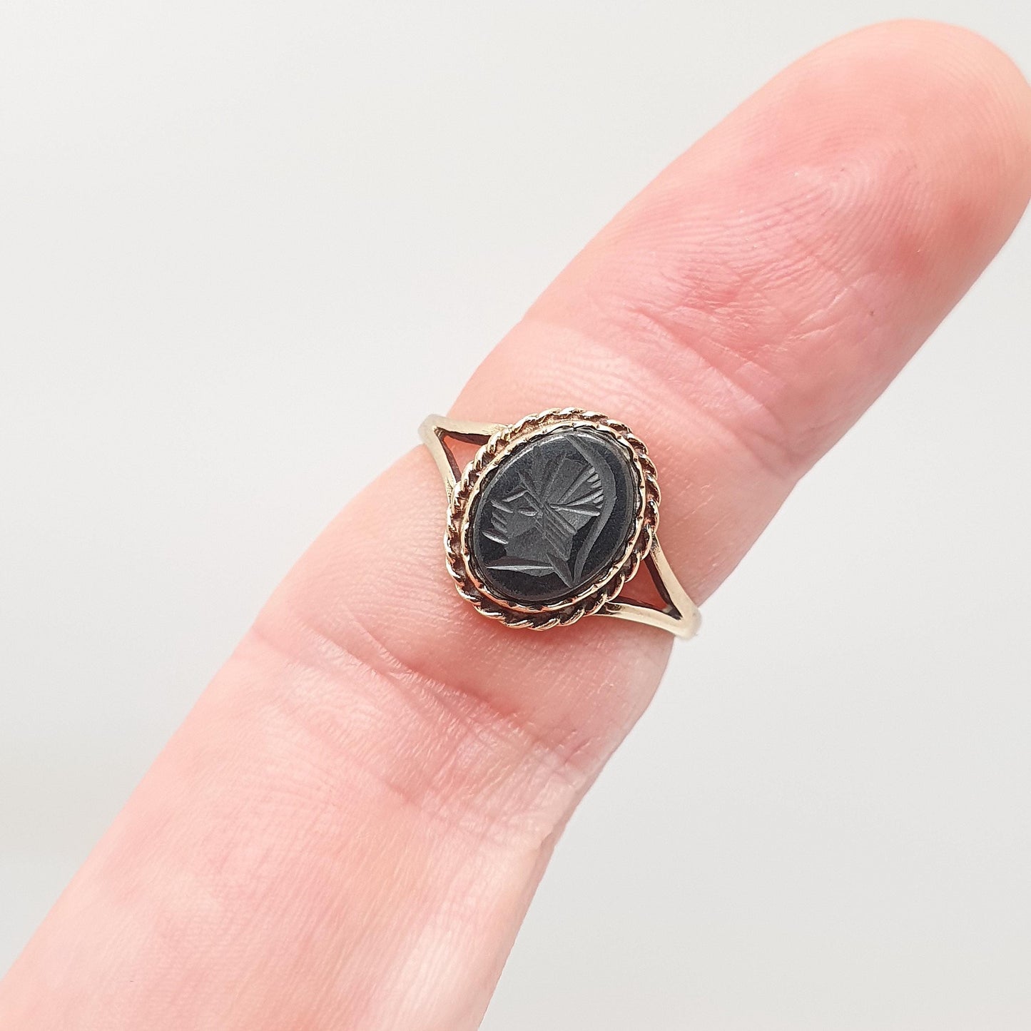 Vintage 9ct Gold Centurion Intaglio Signet Ring Hematite Roman Soldier Solid 9k 9kt Gemstone