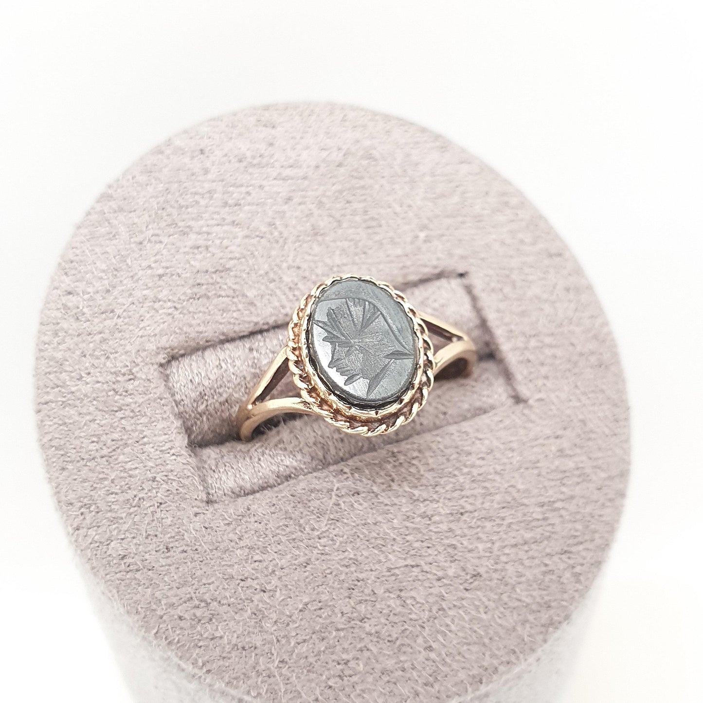 Vintage 9ct Gold Centurion Intaglio Signet Ring Hematite Roman Soldier Solid 9k 9kt Gemstone