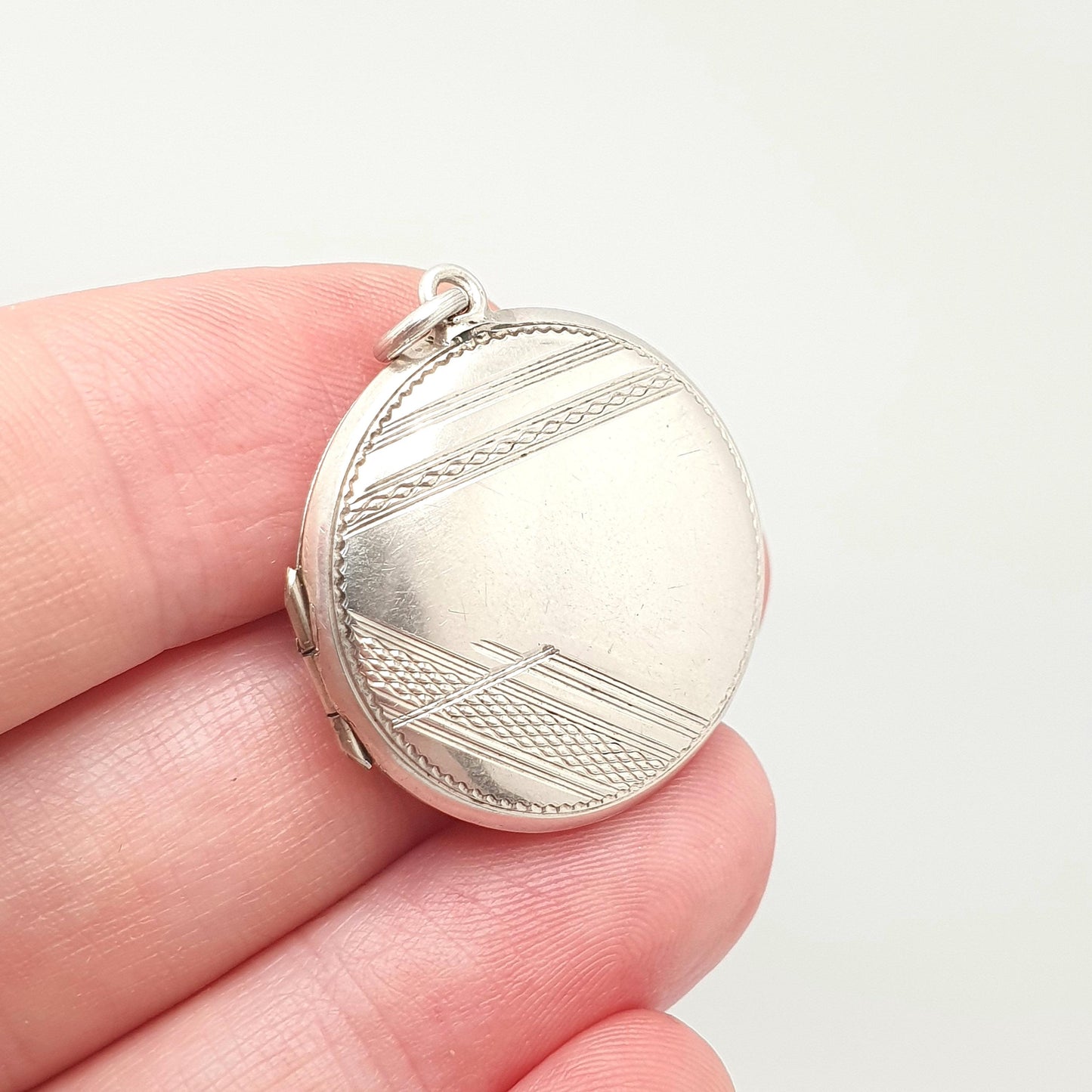 Antique Solid Silver Locket Art Deco Geometric Pattern Round Circle Necklace Pendant Vintage Jewellery