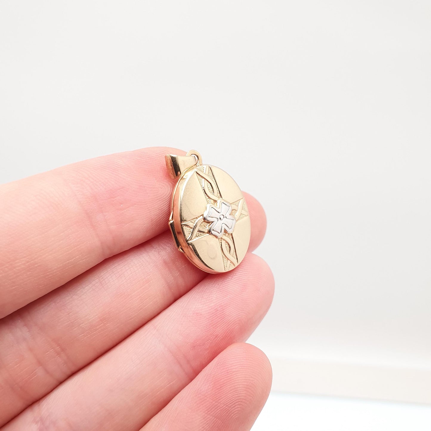 Vintage Solid 9ct 9k Gold Locket "A Best Friend Is Like A 4 Leaf Clover" Irish Proverb Necklace Pendant Jewelry Jewellery