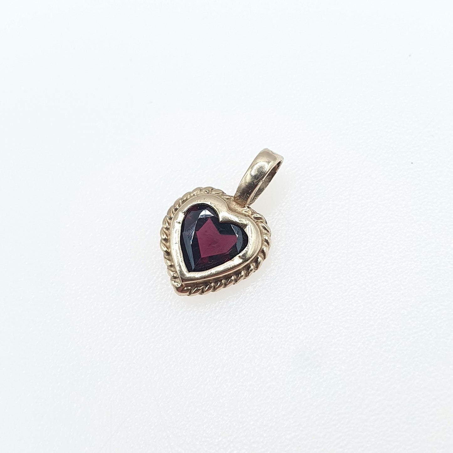 Vintage 9ct Gold Garnet Heart Pendant Small Pyrope Gemstone Small Rope Border Solid 9k 9kt Jewellery Jewelry