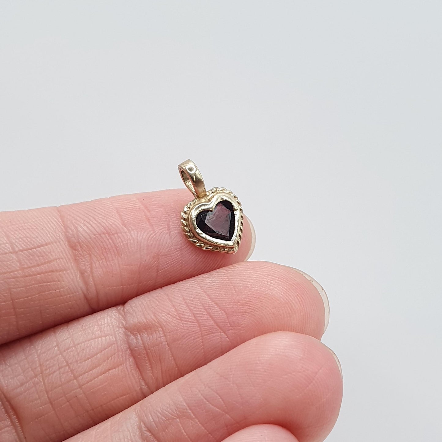Vintage 9ct Gold Garnet Heart Pendant Small Pyrope Gemstone Small Rope Border Solid 9k 9kt Jewellery Jewelry