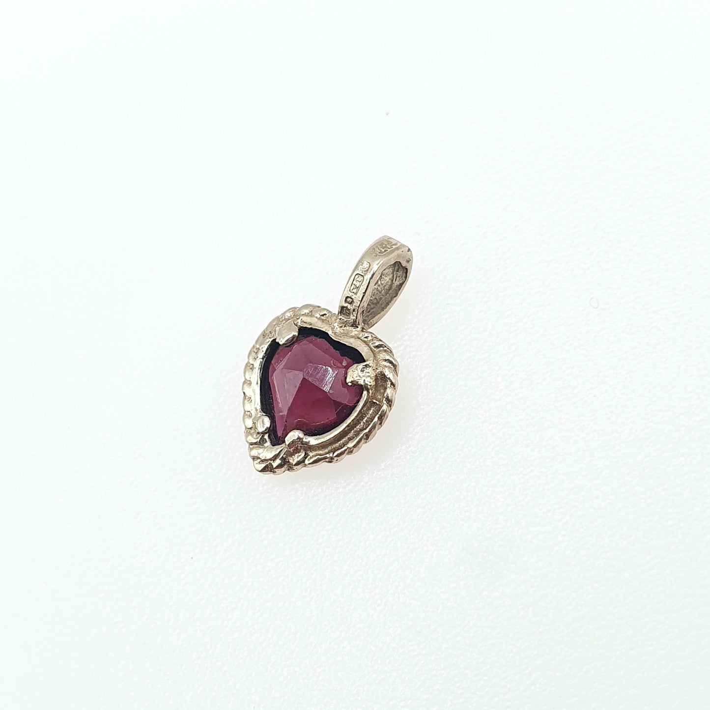 Vintage 9ct Gold Garnet Heart Pendant Small Pyrope Gemstone Small Rope Border Solid 9k 9kt Jewellery Jewelry