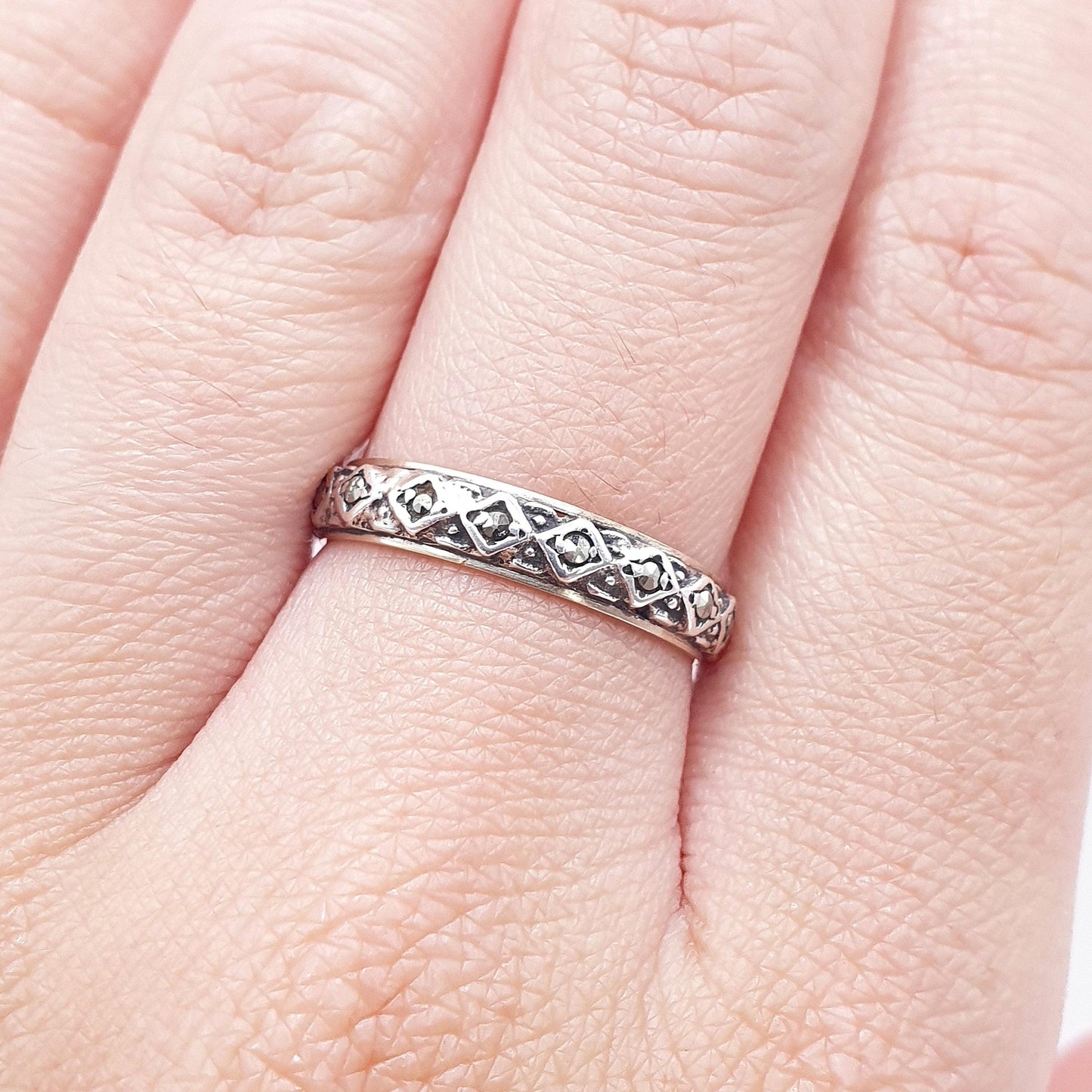 Antique 9ct Gold & Solid Silver Marcasite Eternity Ring Kite Pattern Gift Love Womens Mens Jewellery Jewelry UK O.5 or US 7.5