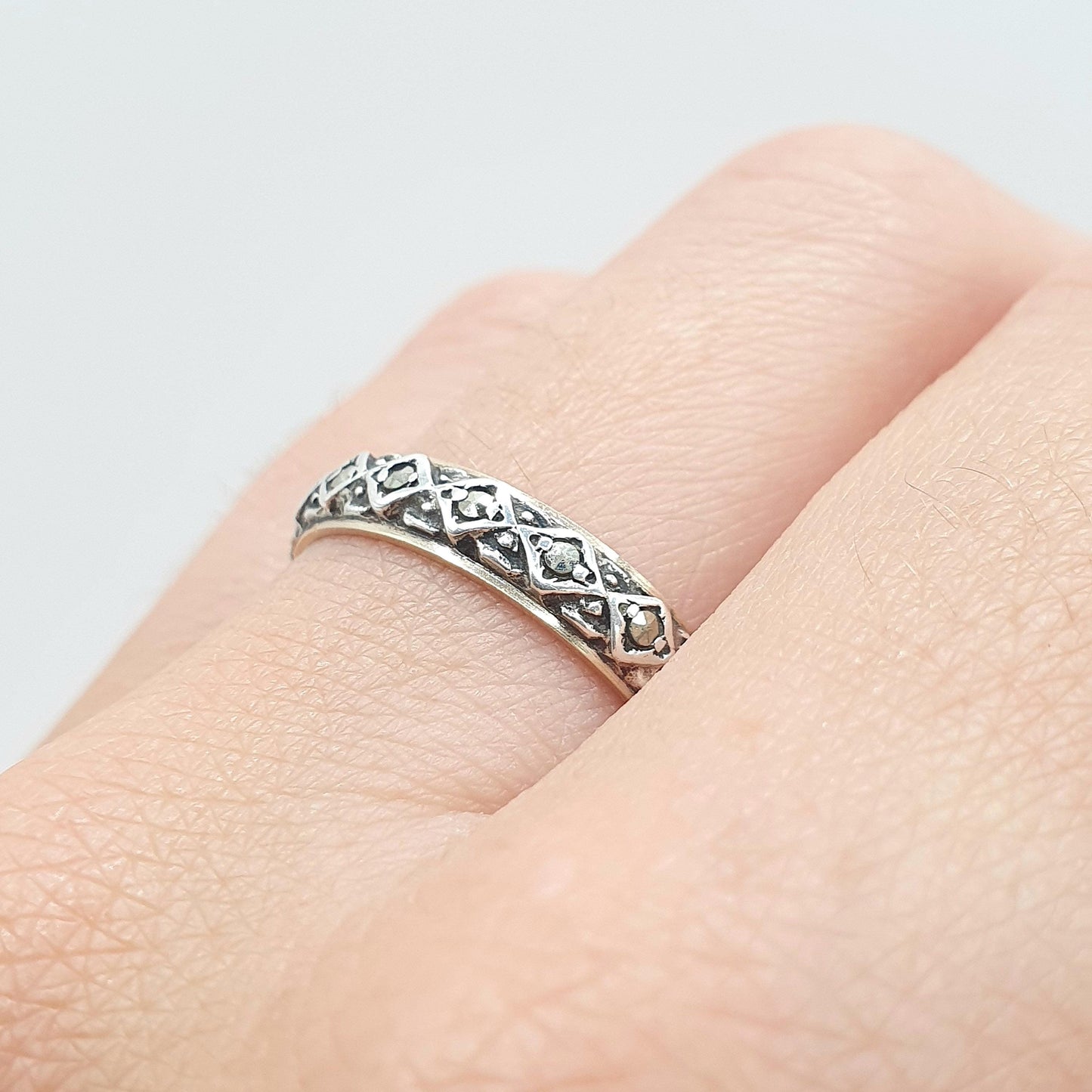 Antique 9ct Gold & Solid Silver Marcasite Eternity Ring Kite Pattern Gift Love Womens Mens Jewellery Jewelry UK O.5 or US 7.5