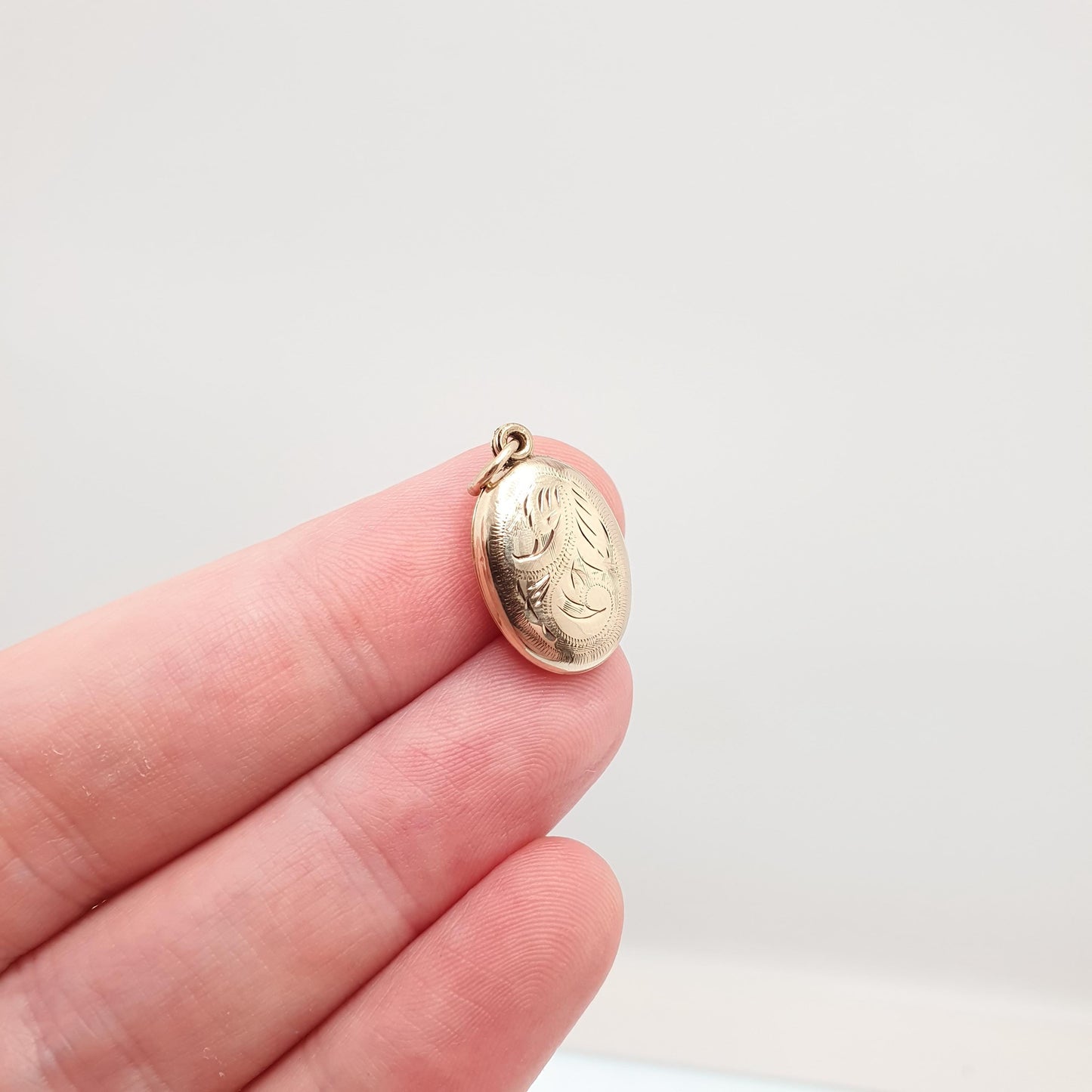 Vintage Solid 9k 9kt Gold Locket Oval All 9ct 9 Carat Small Necklace Engraved Photo Picture Pendant Retro Jewelry Jewellery
