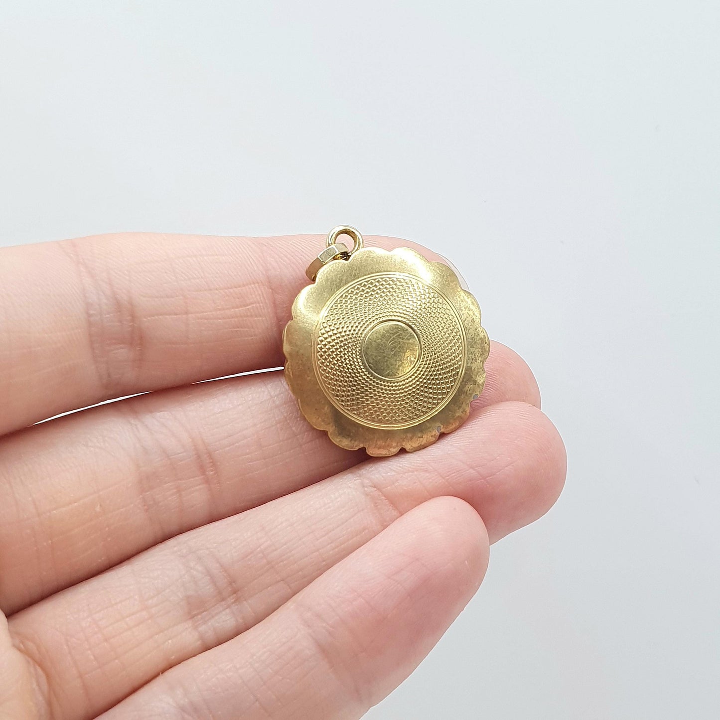 Antique Victorian Rolled Gold Locket Engine Turned Gold Filled Round Vintage Womens Jewellery Jewelry