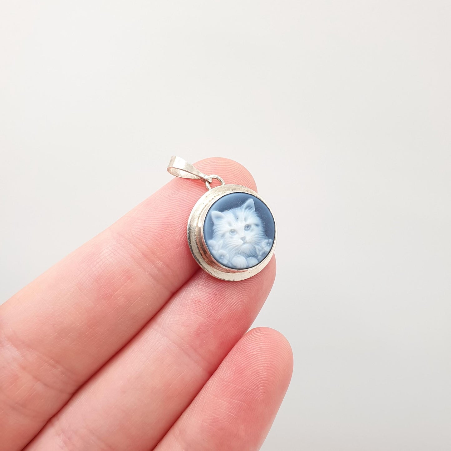 Vintage Sterling Silver Cat Cameo Pendant Necklace Blue Agate Hardstone Kitten Cats 925 Jewelry Womens Jewellery