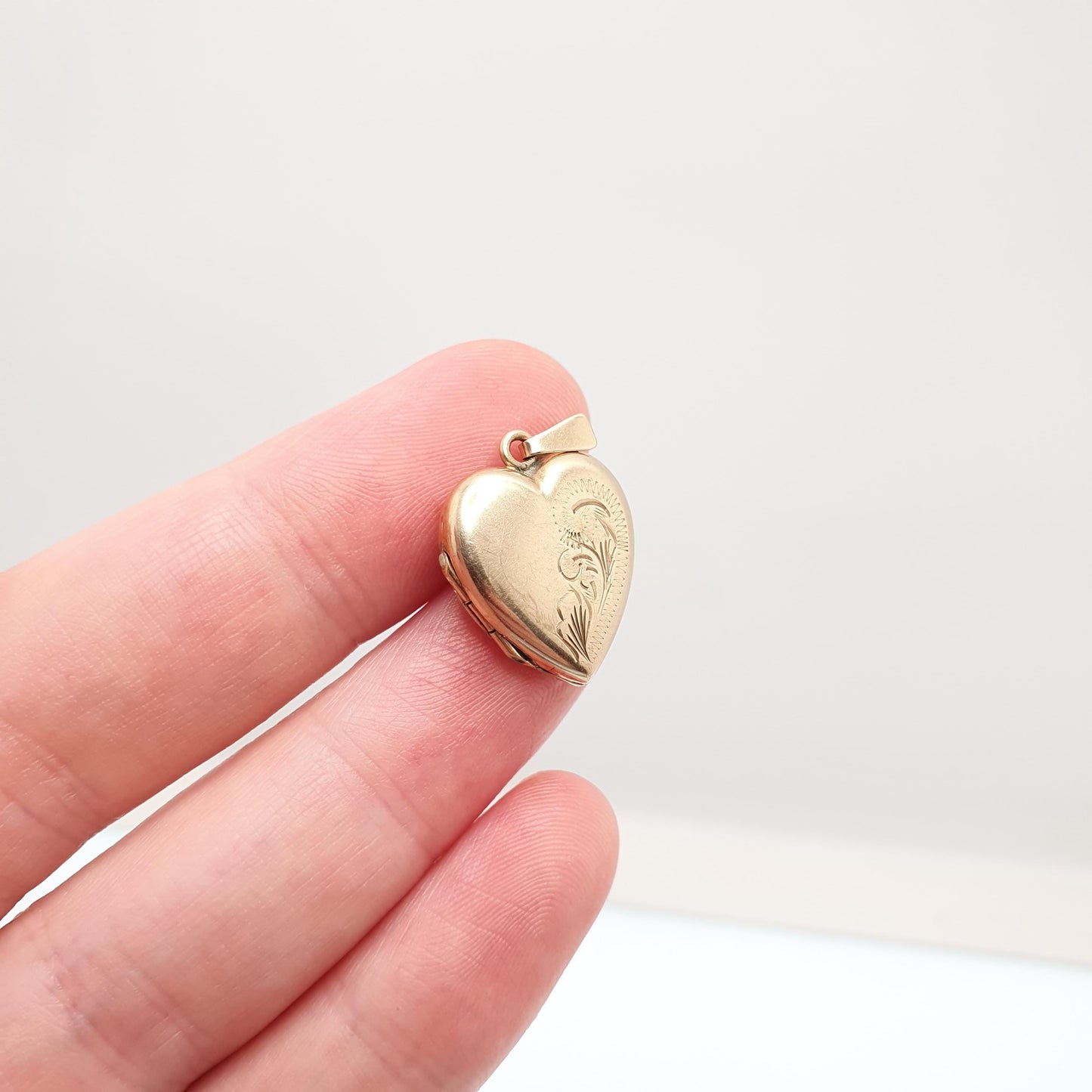 Antique 9ct Gold Heart Locket Cute Engraved Solid 9k 375 Pendant Love Gift Back & Front Necklace Jewelry Womens Jewellery