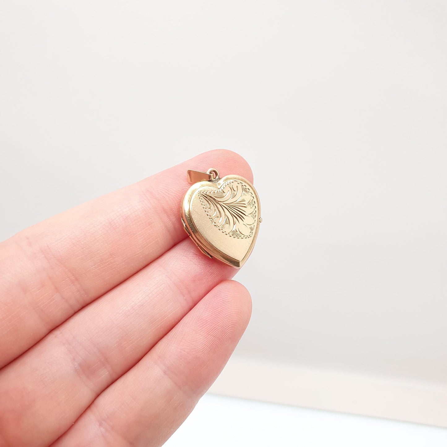 Antique 9ct Gold Heart Locket Cute Engraved Solid 9k 375 Pendant Love Gift Back & Front Necklace Jewelry Womens Jewellery