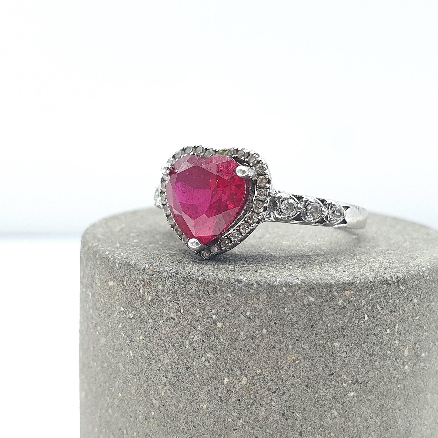 Vintage Sterling Silver Ruby Ring Heart Cut CZ Border Red Gemstone Modernist Retro Love Womens Jewelry Jewellery UK N.5 US 6.75