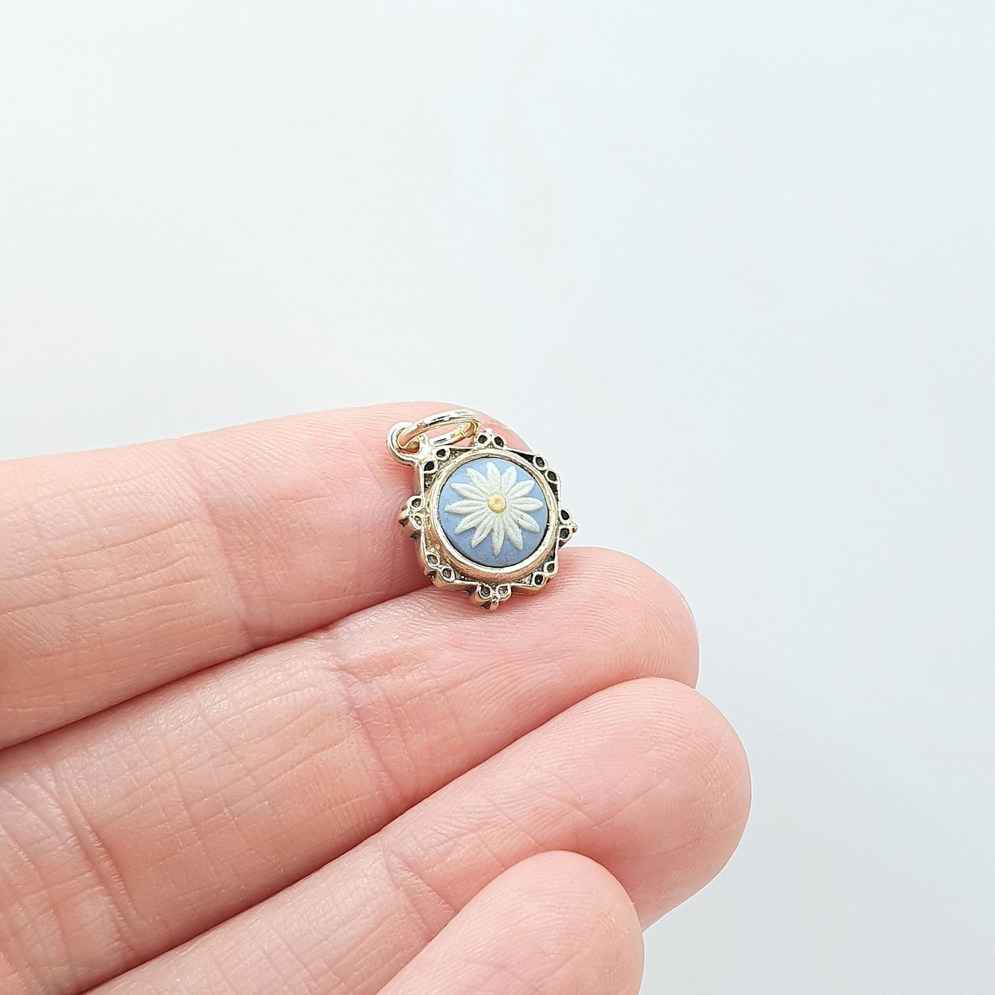 Vintage Gold on Sterling Silver Wedgwood Pendant Sky Blue Jasperware Flower Floral Womens Ladies Jewelry Jewellery Daisy Charm