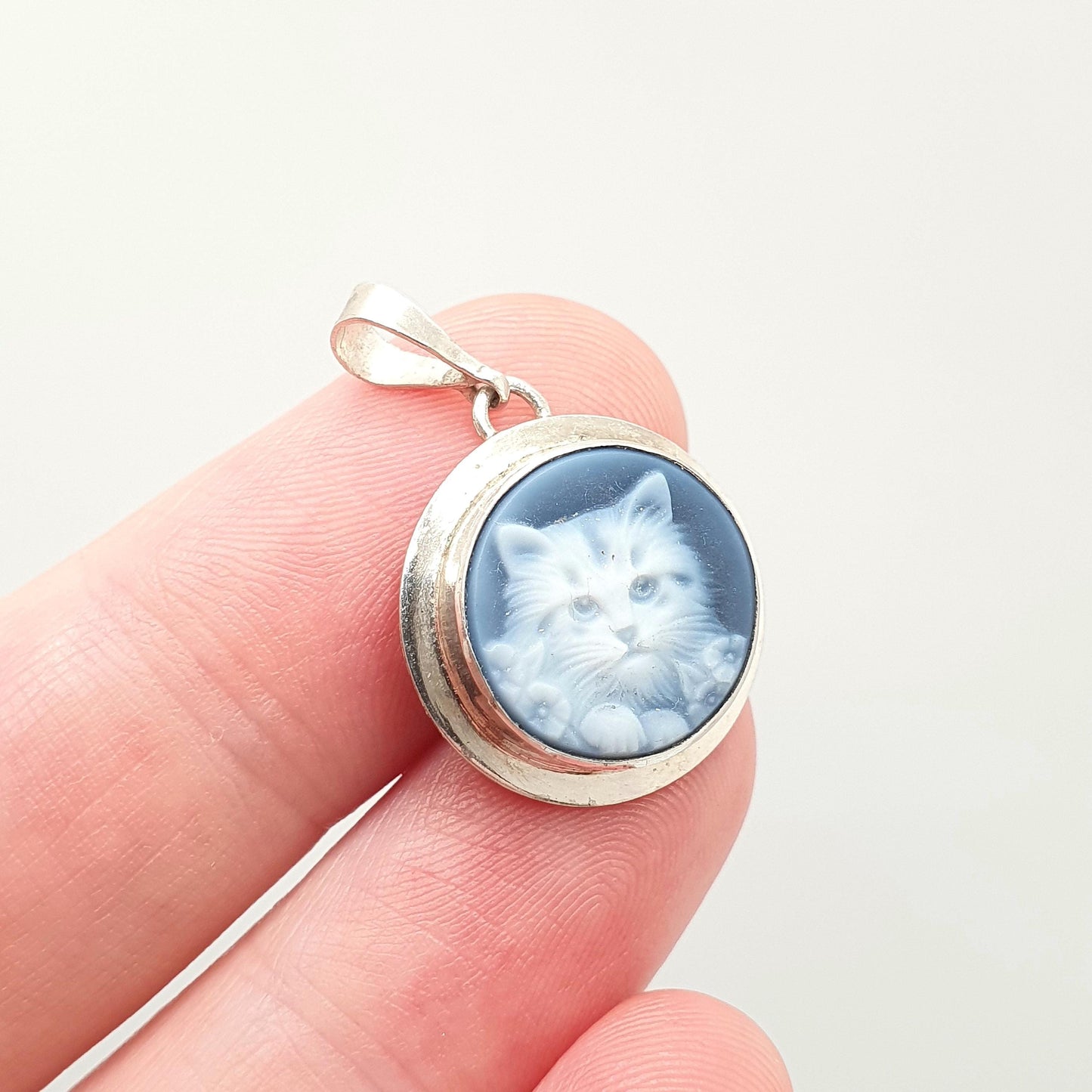 Vintage Sterling Silver Cat Cameo Pendant Necklace Blue Agate Hardstone Kitten Cats 925 Jewelry Womens Jewellery
