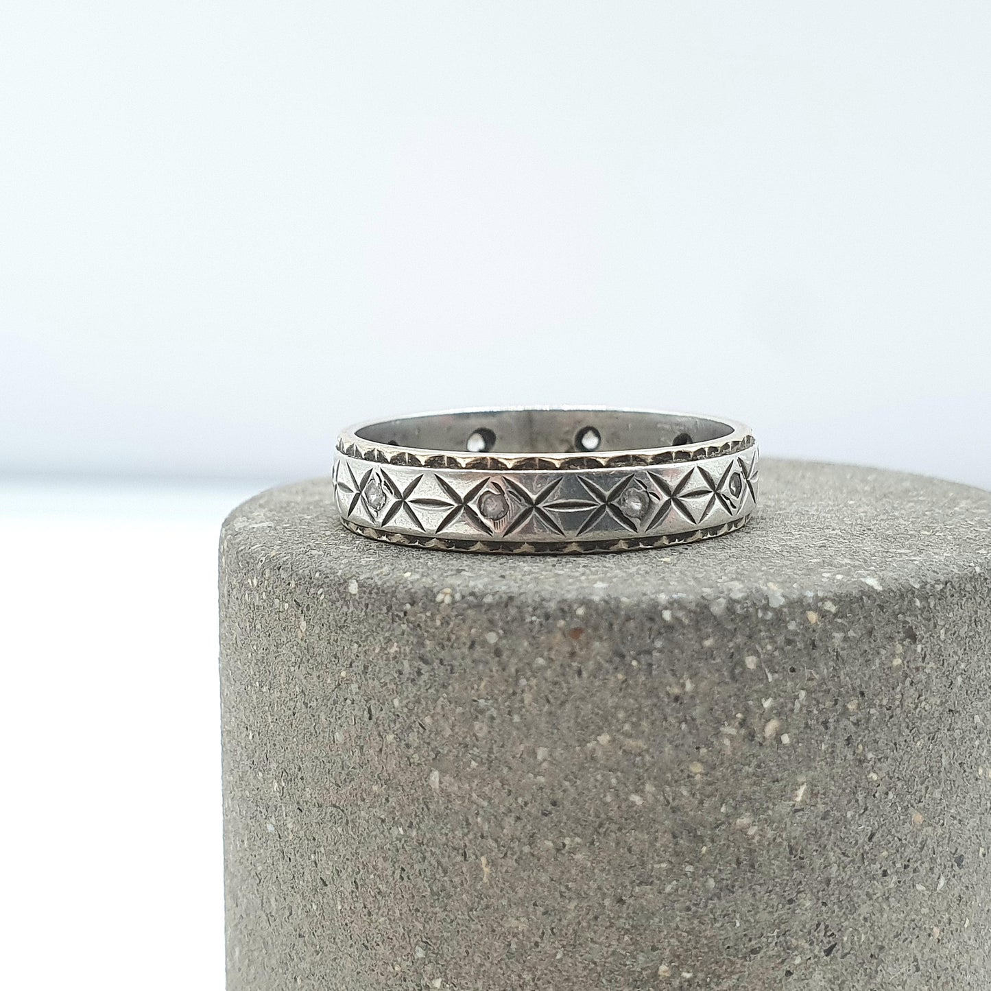 Antique 9ct Gold & Solid Silver White Spinel Eternity Ring X Pattern Vintage Womens Unisex Jewelry Jewellery UK N.5 US 7