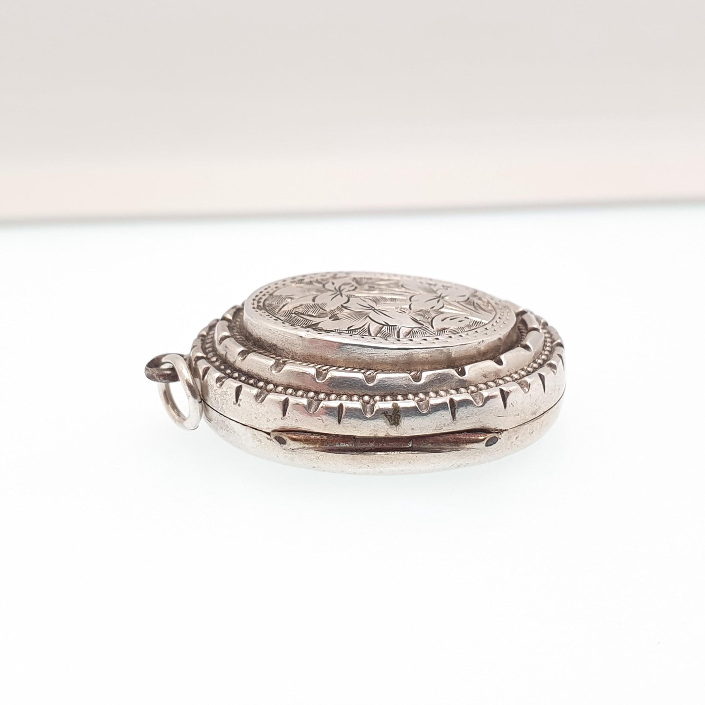 Antique Solid Silver Locket Oval Aesthetic Leaf Engraved Necklace Vintage Stepped Pendant Geometric Womens Jewelry Jewellery