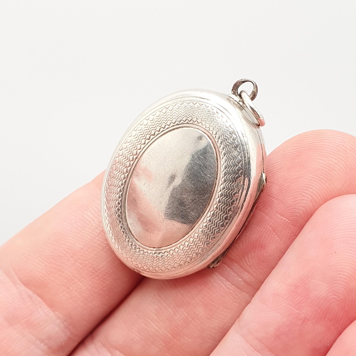 Antique Solid Silver Locket Oval Aesthetic Leaf Engraved Necklace Vintage Stepped Pendant Geometric Womens Jewelry Jewellery