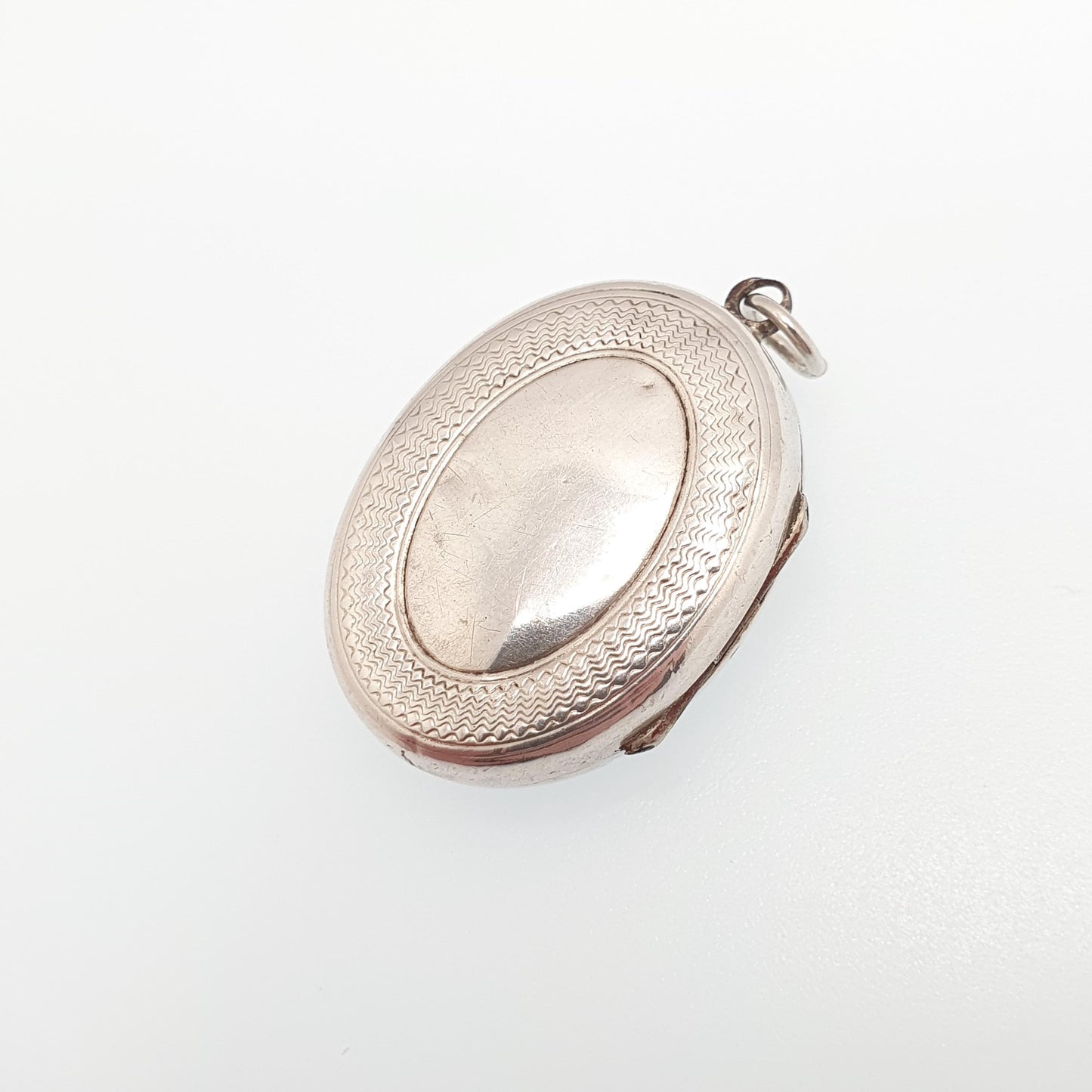 Antique Solid Silver Locket Oval Aesthetic Leaf Engraved Necklace Vintage Stepped Pendant Geometric Womens Jewelry Jewellery