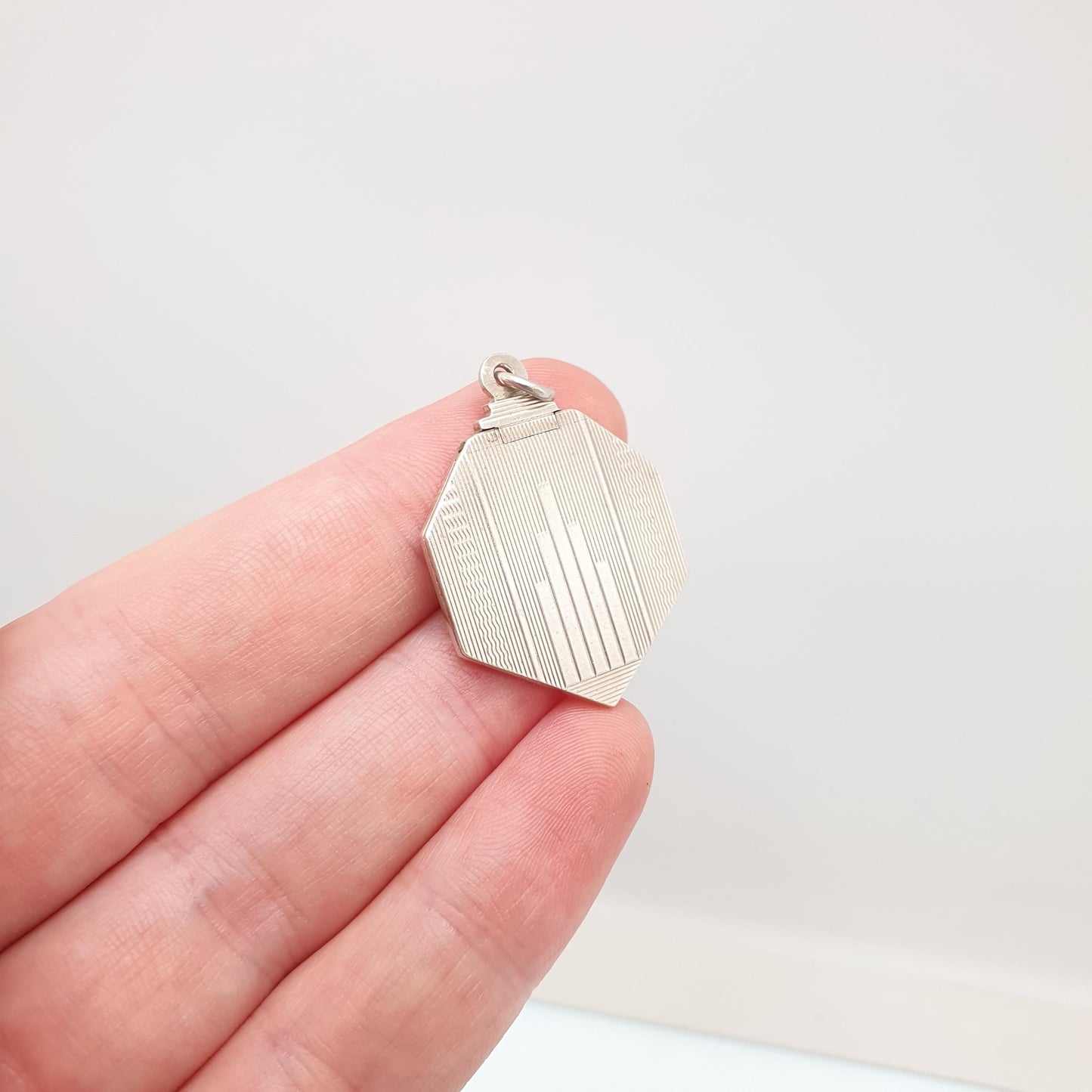 Antique Sterling Silver Locket Art Deco Heptagon Shape Geometric Pattern Necklace Pendant 1920s Picture Photo Jewelry Vintage Jewellery