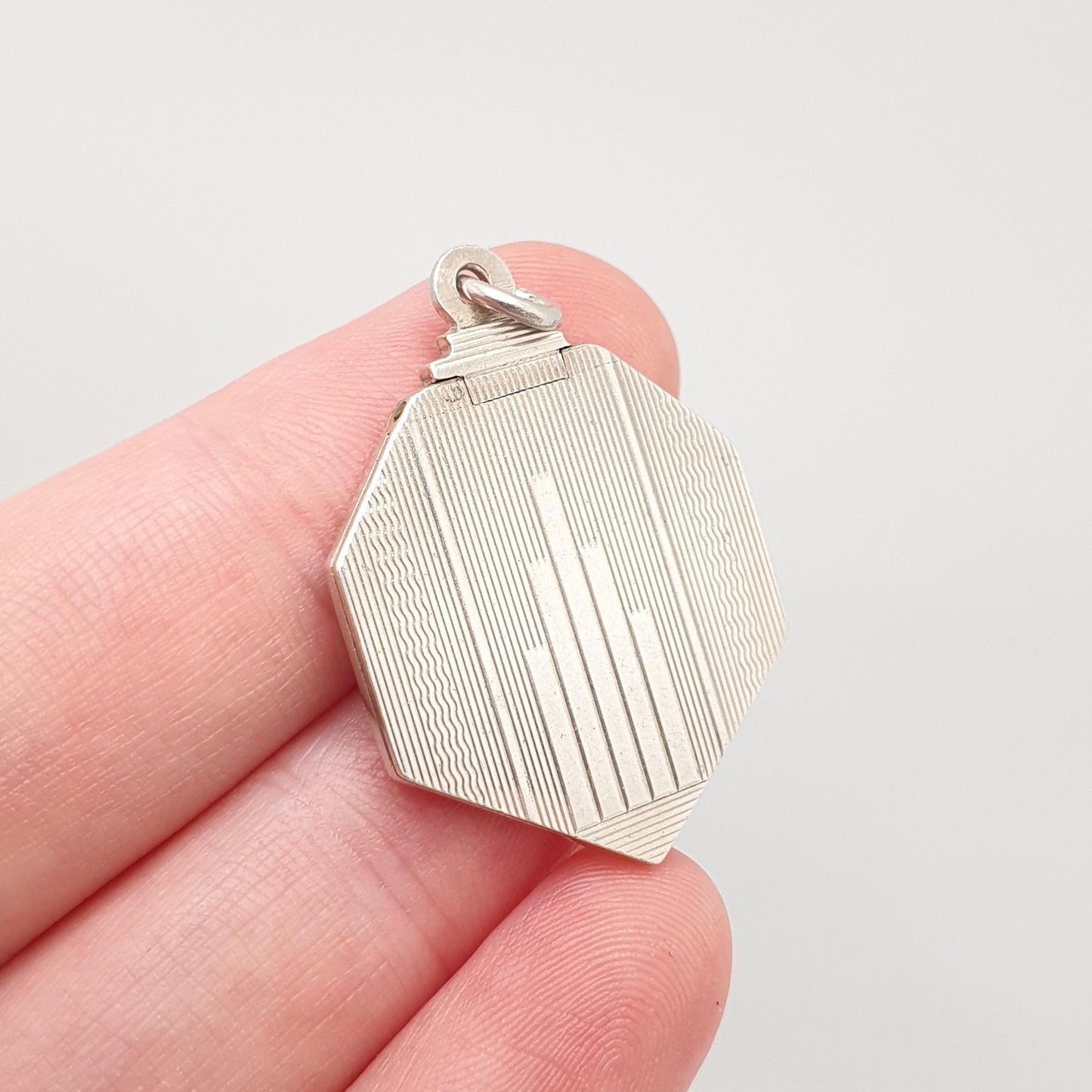 Antique Sterling Silver Locket Art Deco Heptagon Shape Geometric Pattern Necklace Pendant 1920s Picture Photo Jewelry Vintage Jewellery
