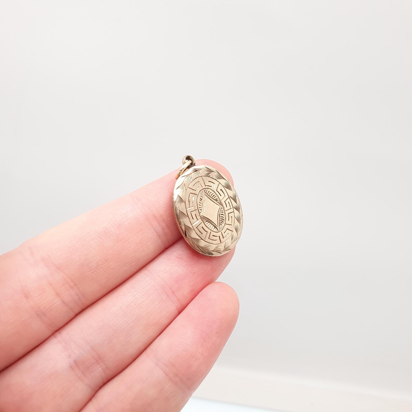Antique Victorian 9ct Gold Front Locket Pendant Engraved One Sided Pendant Necklace 9k Oval Vintage Jewelry Jewellery