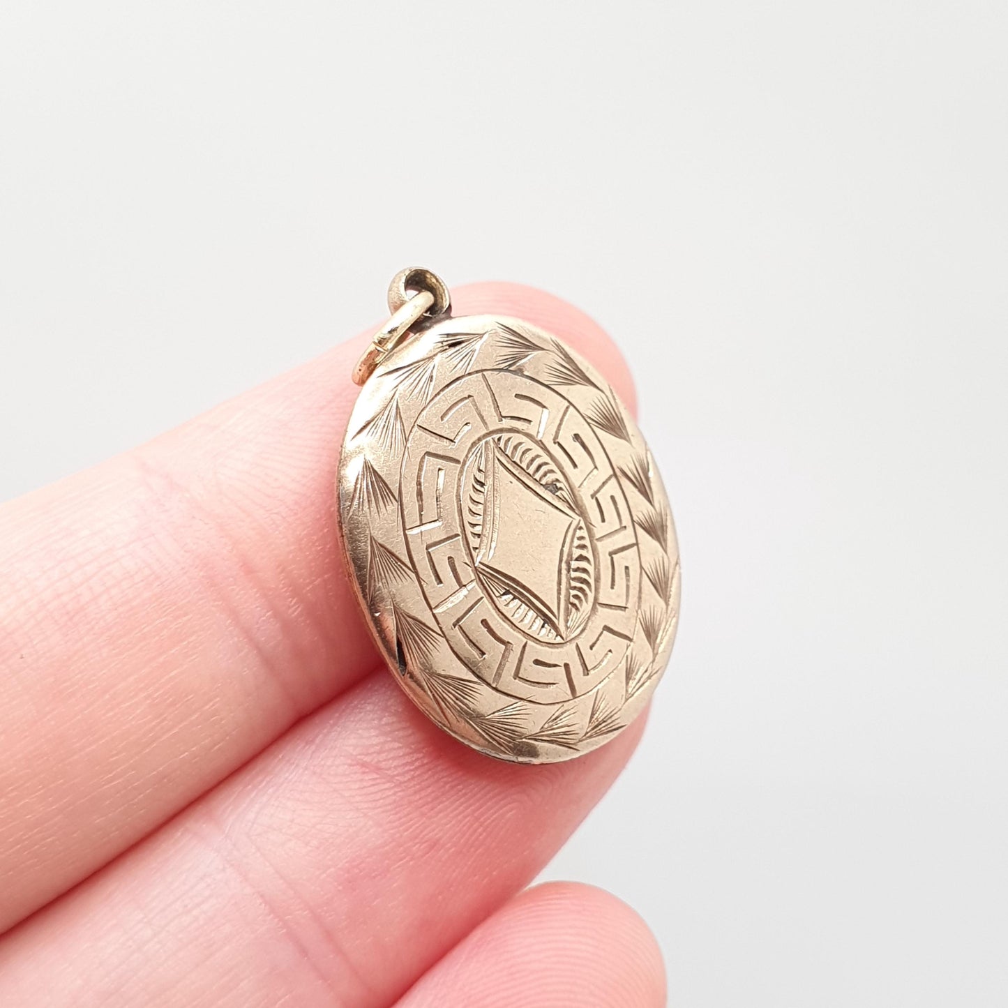 Antique Victorian 9ct Gold Front Locket Pendant Engraved One Sided Pendant Necklace 9k Oval Vintage Jewelry Jewellery