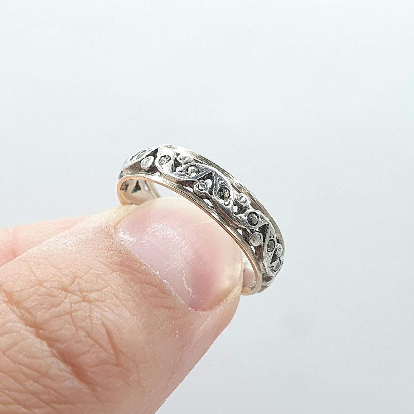Antique 9ct Gold & Silver Eternity Ring Marcasite Leaf Style Pierced Pattern Art Deco Gift Love Womens Mens Jewellery Jewelry UK N.5 US 7