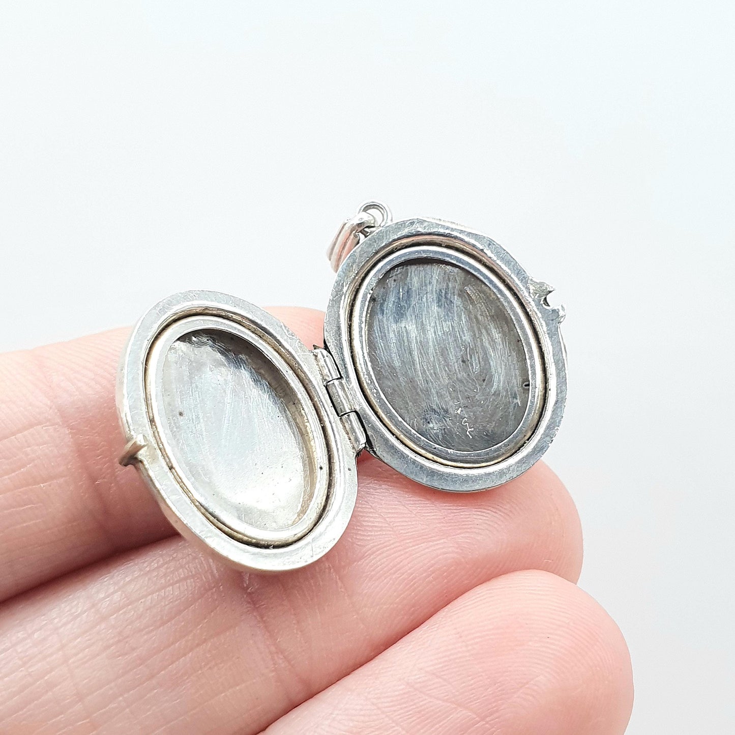 Vintage GEORG JENSEN Sterling Silver Oval Locket Gyroscope Pattern Oval Small Picture Photo Jewelry Jewellery Womens Mens
