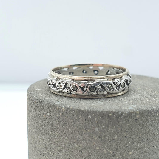 Antique 9ct Gold & Silver Eternity Ring Marcasite Leaf Style Pierced Pattern Art Deco Gift Love Womens Mens Jewellery Jewelry UK N.5 US 7