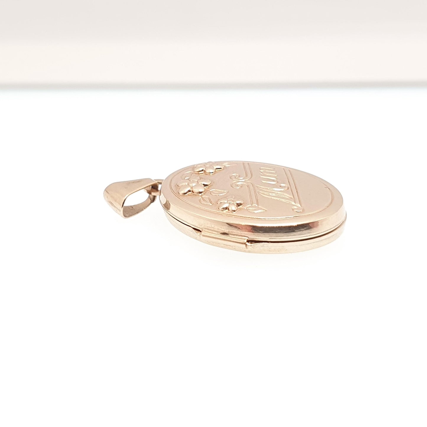 Vintage 9ct 9k Gold MUM Locket Necklace Pendant Embossed Mother Mom Mothers Day Gift Solid 9kt Jewelry Jewellery