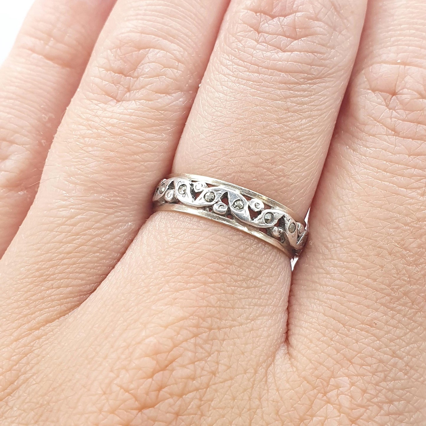 Antique 9ct Gold & Silver Eternity Ring Marcasite Leaf Style Pierced Pattern Art Deco Gift Love Womens Mens Jewellery Jewelry UK N.5 US 7