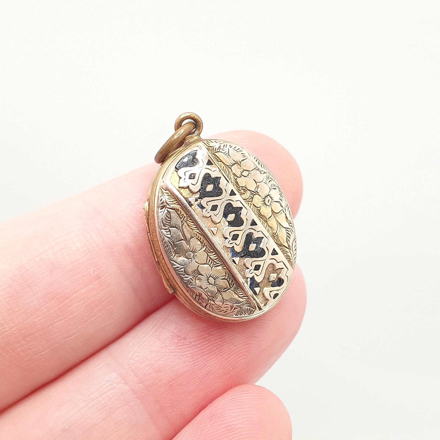 Antique Victorian 9ct 9k Gold Locket Black Enamel Back & Front Mourning Hair Necklace Pendant Vintage Womens Jewelry Jewellery