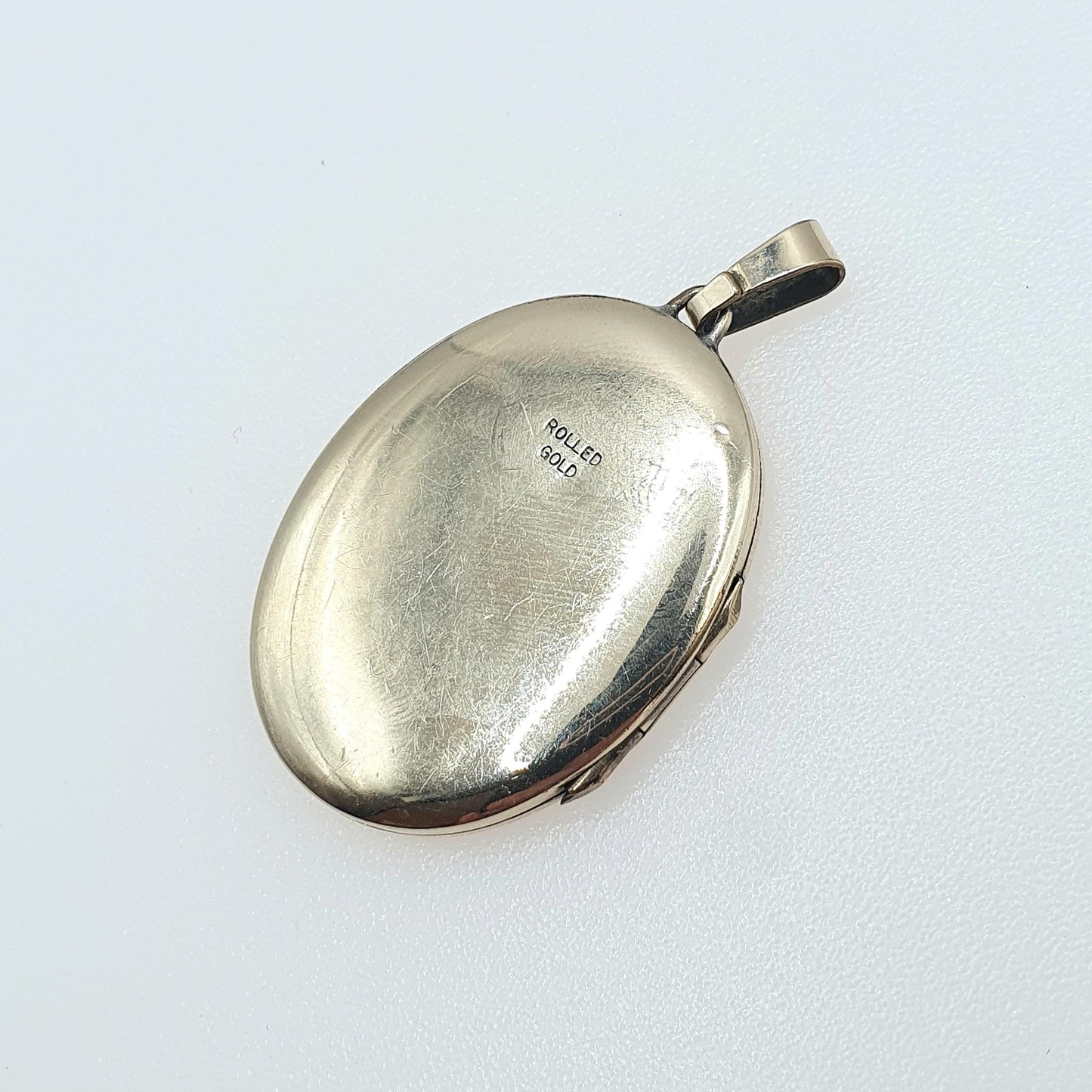 Vintage Rolled Gold Locket Oval Hand Engraved Large Gold Filled Womens Pendant Necklace Photo Ladies Jewellery Jewelry