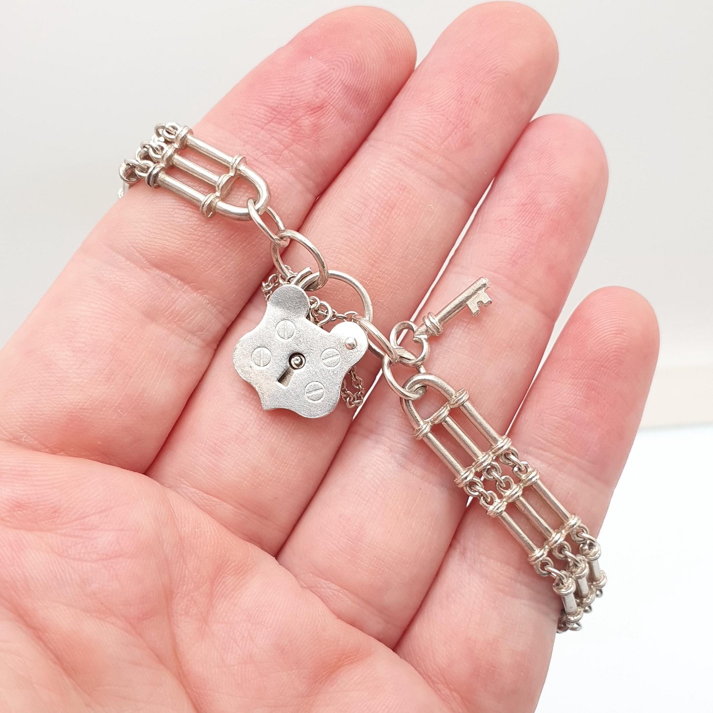 Vintage Sterling Silver Gate Link Bracelet Shield Padlock Clasp Key Charm Hallmarked 925 20cm 7.8" 17.68g Womens Jewelry Jewellery