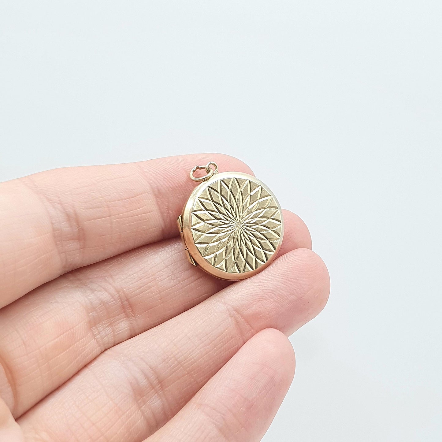 Antique 9ct Gold Round Locket Gyroscope Pattern ack & Front 9k 9kt Circle Vintage Pendant Necklace Jewelry Jewellery Womens