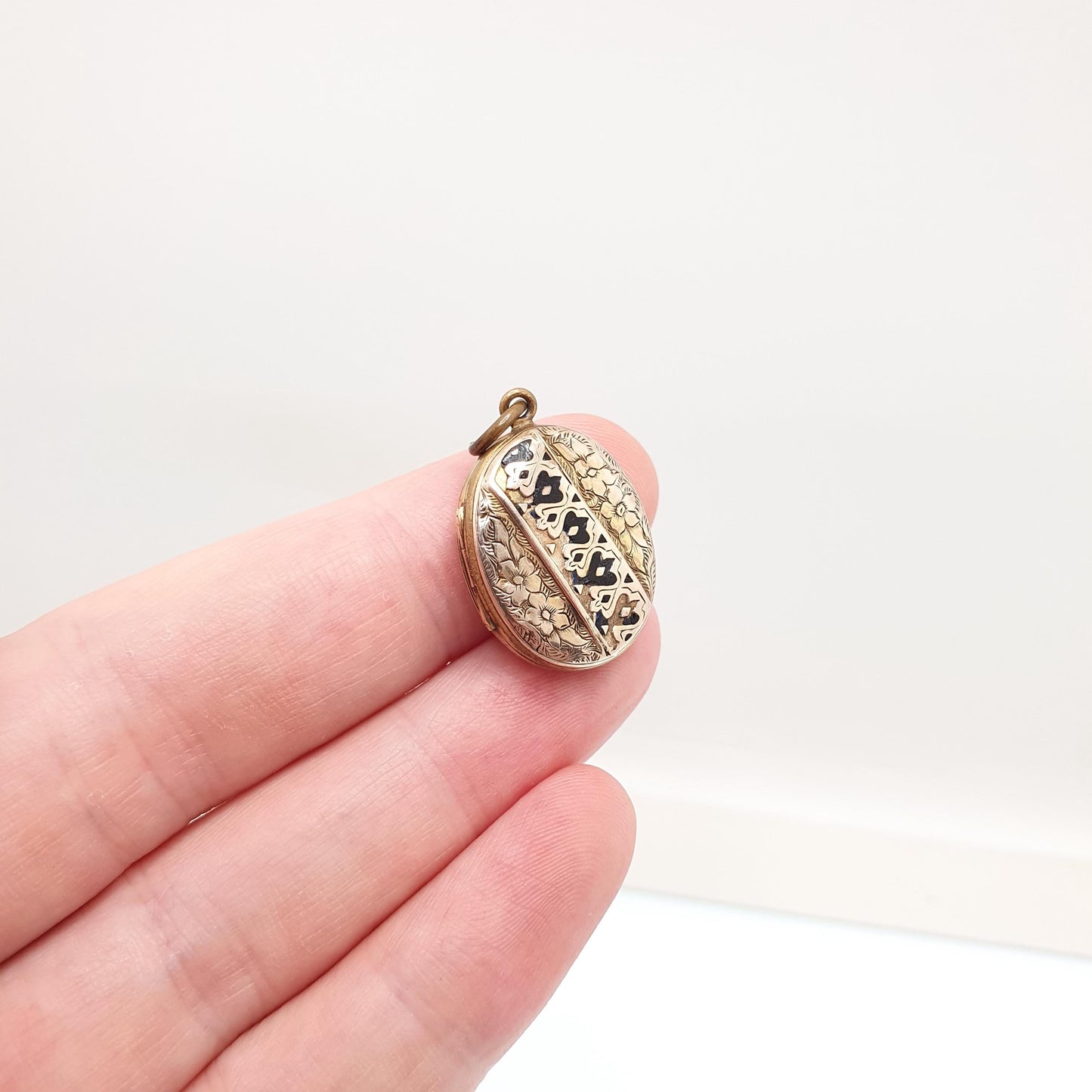 Antique Victorian 9ct 9k Gold Locket Black Enamel Back & Front Mourning Hair Necklace Pendant Vintage Womens Jewelry Jewellery