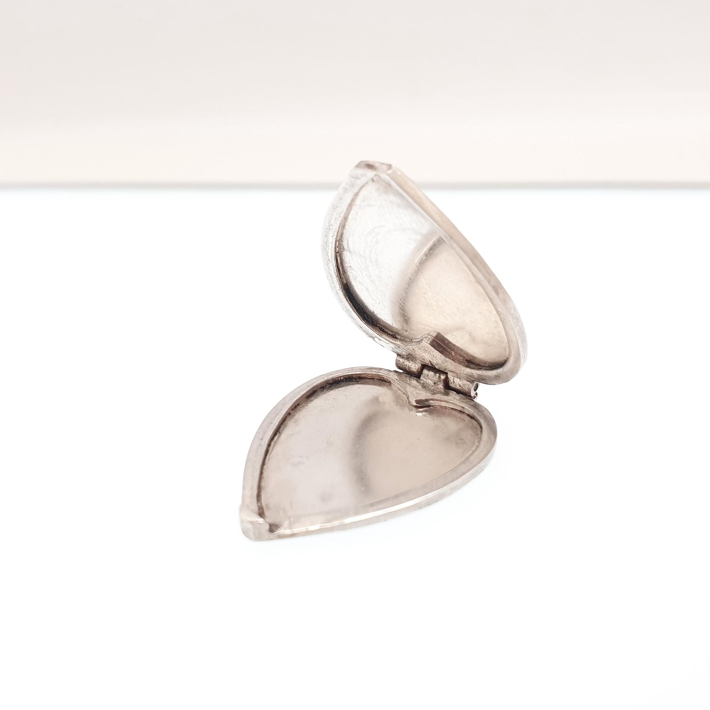 Antique Sterling Silver Locket Art Deco Heart Shape Geometric Pattern Arrow Necklace Pendant 1920s Picture Photo Jewelry Vintage Jewellery