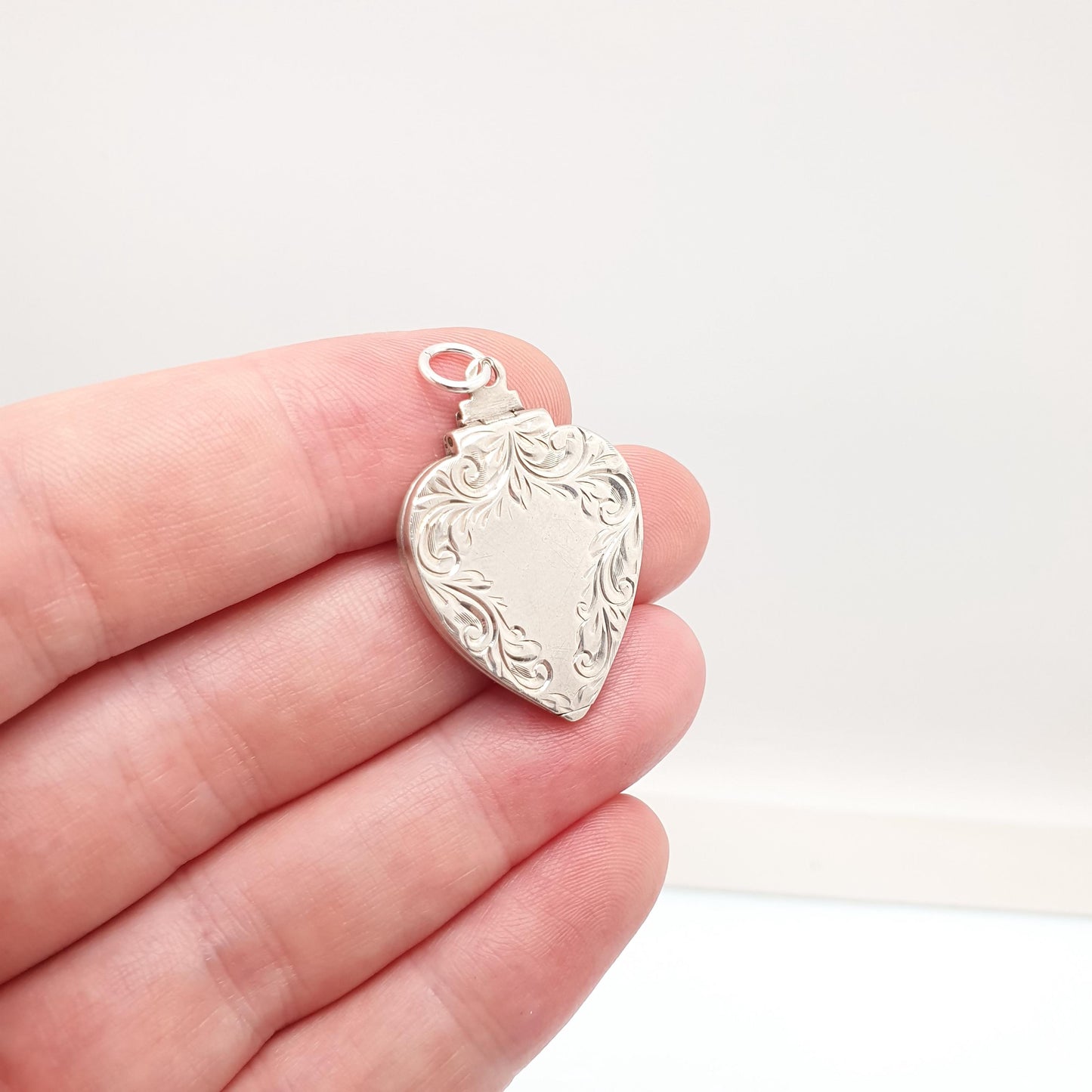 Antique Sterling Silver Locket Art Deco Heart Shape Geometric Pattern Arrow Necklace Pendant 1920s Picture Photo Jewelry Vintage Jewellery