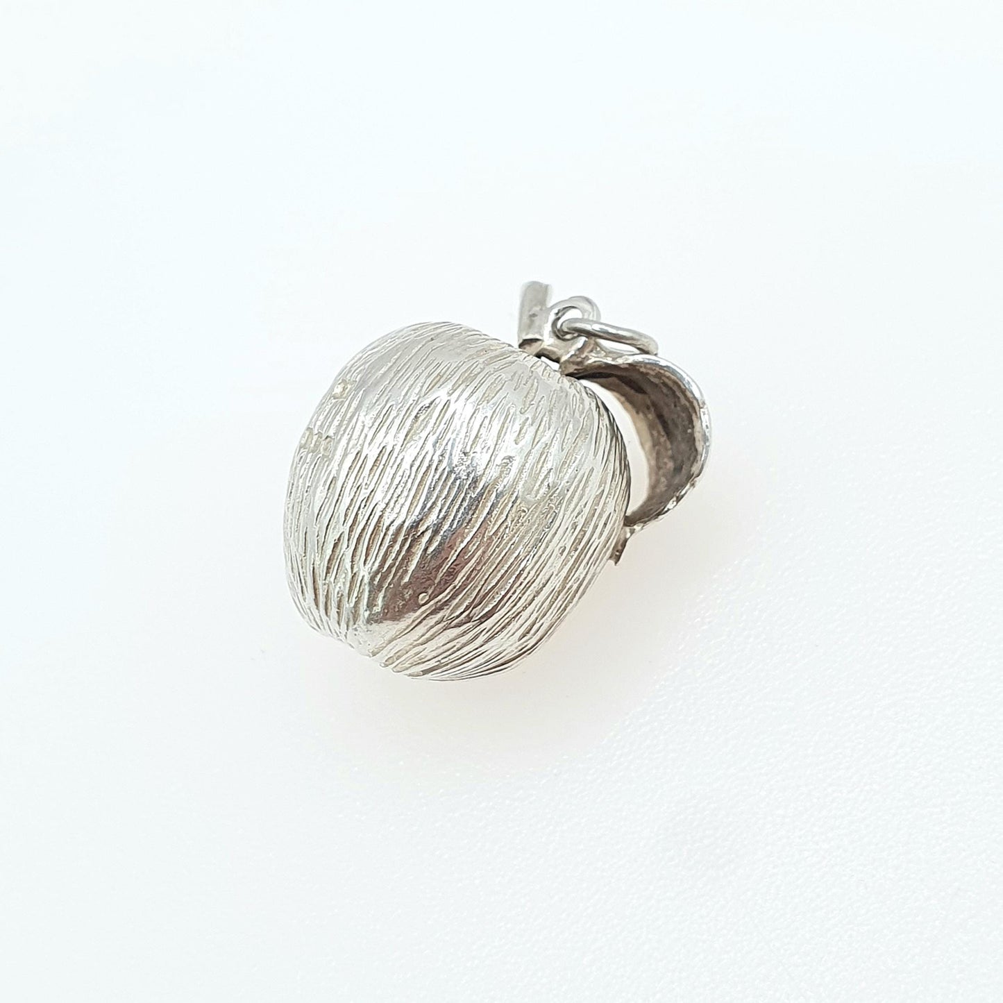 Vintage Sterling Silver Apple Pendant Necklace Forbidden Fruit Kitsch Eden Adam Eve Jewellery Retro Solid 925 Womens Jewelry Jewellery