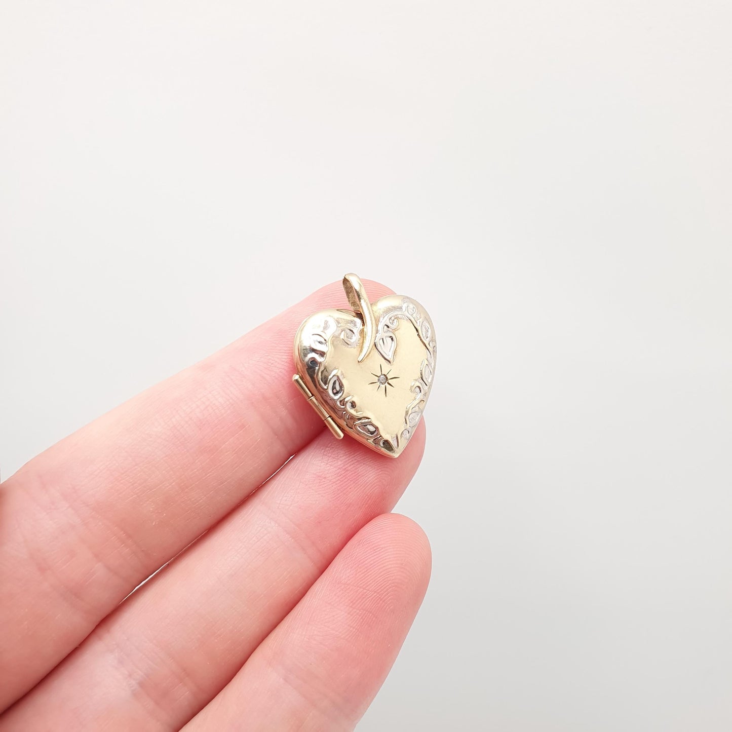 Vintage Solid 9ct 9k Gold Diamond Heart Locket Star Centre White Gold Highlights Necklace Photo Picture Pendant Jewelry Jewellery