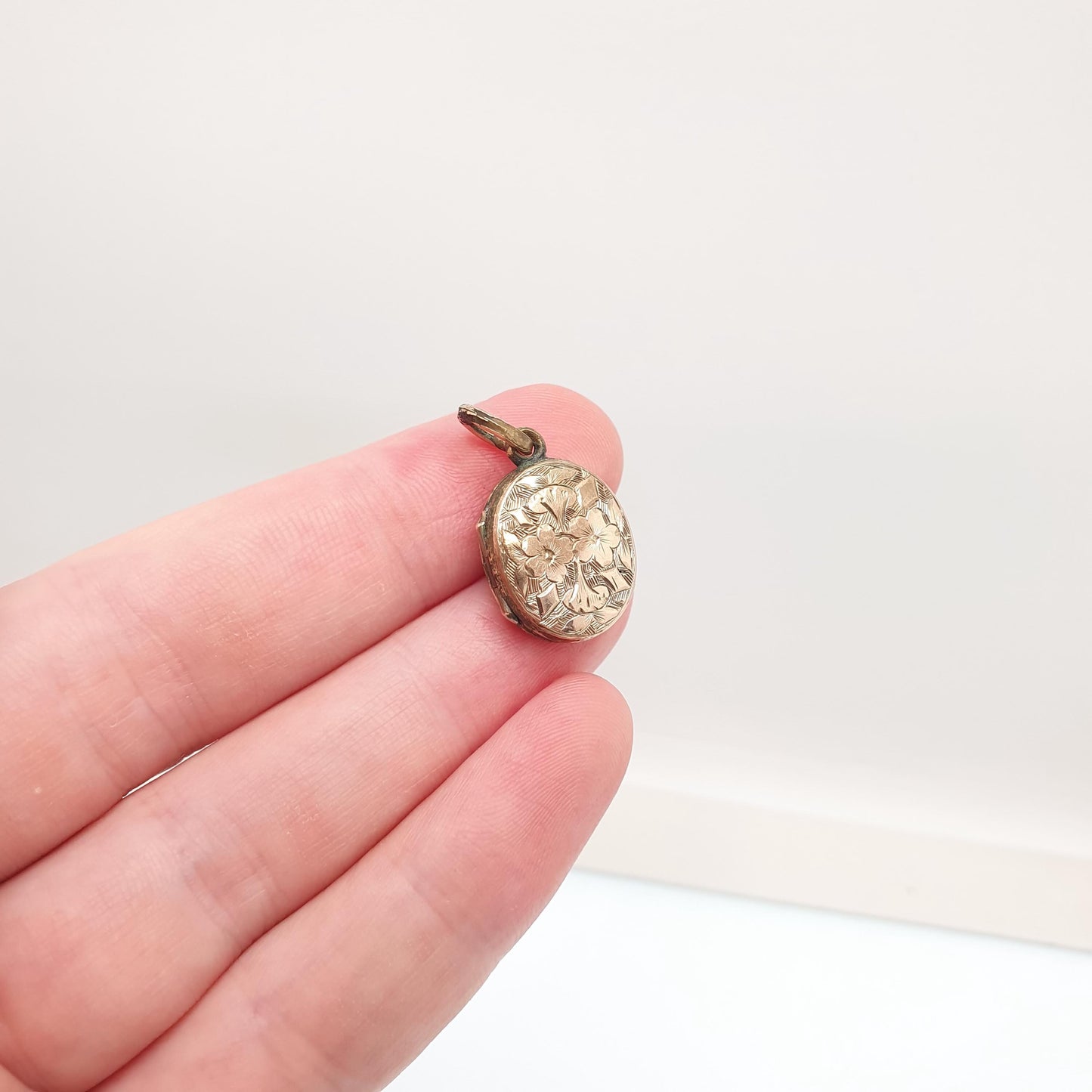 Antique Victorian 9ct Gold Locket 9kt 9k Back and Front Tiny Small Oval Engraved Pendant Necklace Picture Photo Vintage