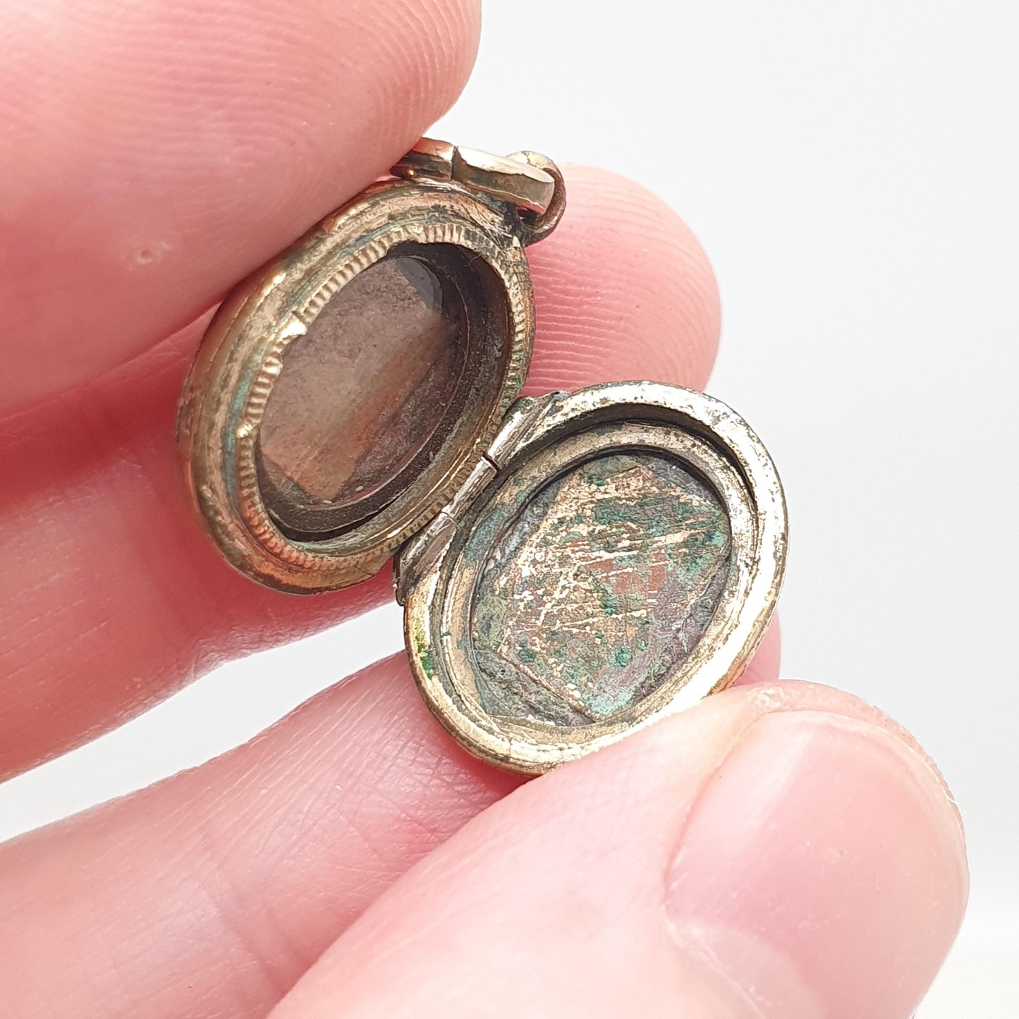 Antique Victorian 9ct Gold Locket 9kt 9k Back and Front Tiny Small Oval Engraved Pendant Necklace Picture Photo Vintage