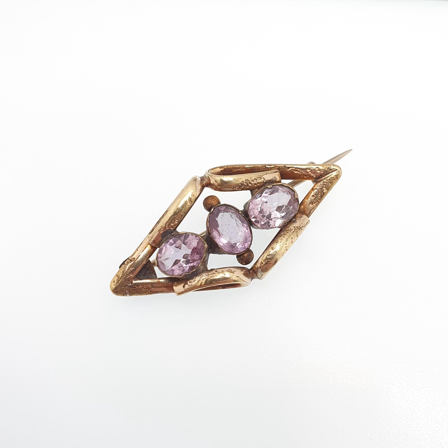 Antique Victorian Rolled Gold Natural Amethyst Brooch Trilogy Kite Shape Gold Filled Purple Gemstone Womens Vintage Jewelry Jewellery