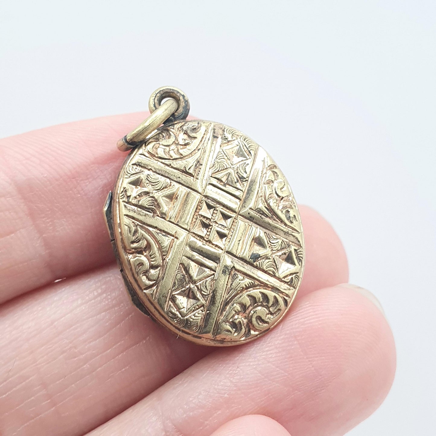 Antique Victorian Gold Gilt Oval Locket Geometric Leaf Pattern Picture Photo Vintage Mens Womens Jewellery Jewelry