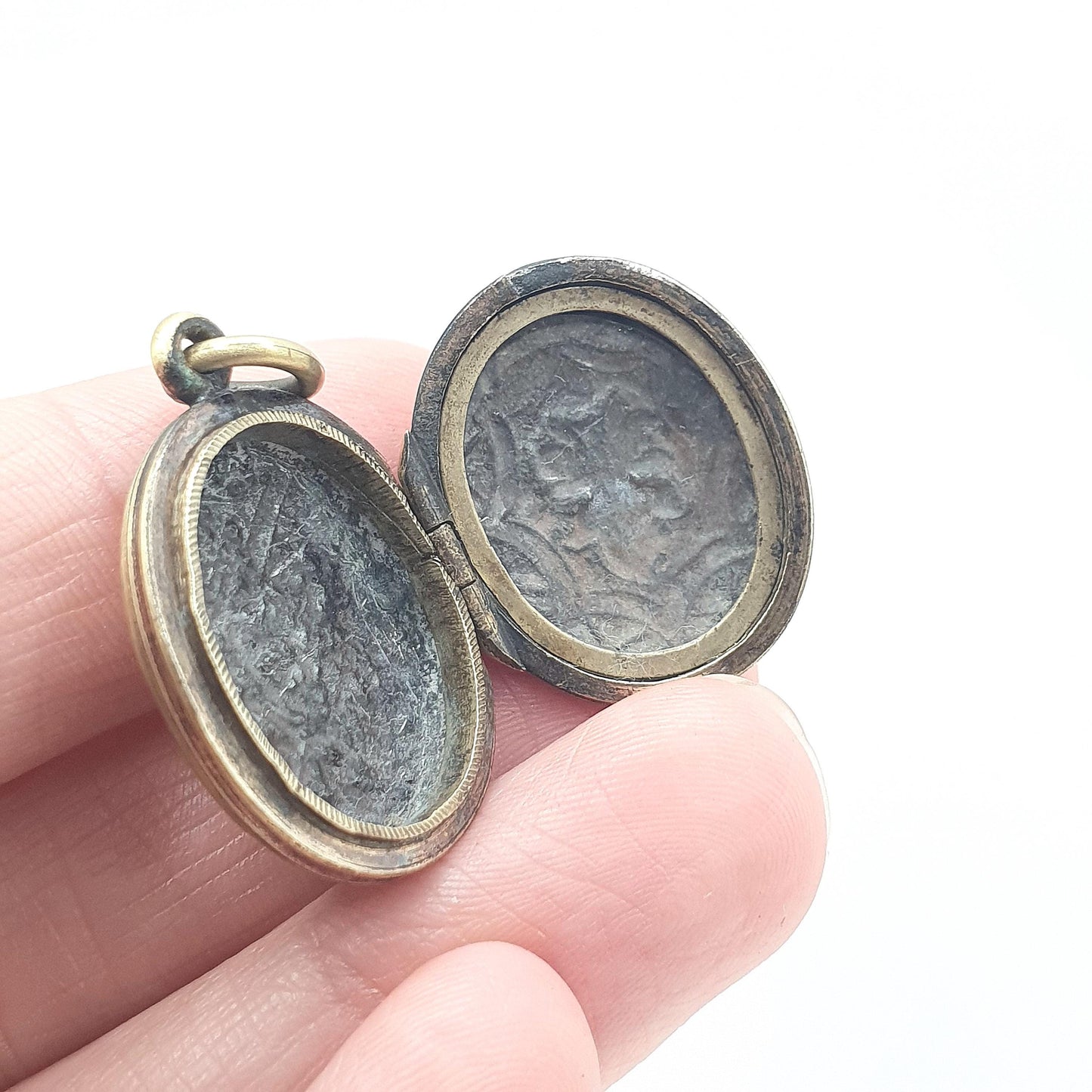 Antique Victorian Gold Gilt Oval Locket Geometric Leaf Pattern Picture Photo Vintage Mens Womens Jewellery Jewelry