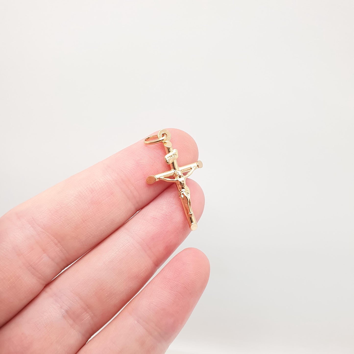 Vintage 9k 9ct Gold Jesus On The Cross Crucifix Necklace Pendant Italy INRI Solid 375 Christian Religious Mens Womens Jewelry Jewellery