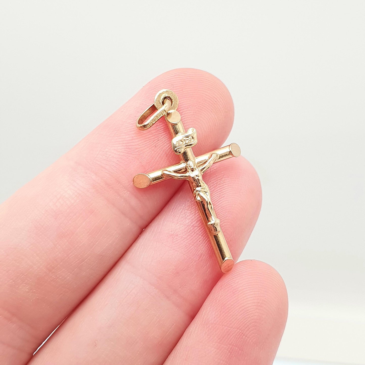 Vintage 9k 9ct Gold Jesus On The Cross Crucifix Necklace Pendant Italy INRI Solid 375 Christian Religious Mens Womens Jewelry Jewellery